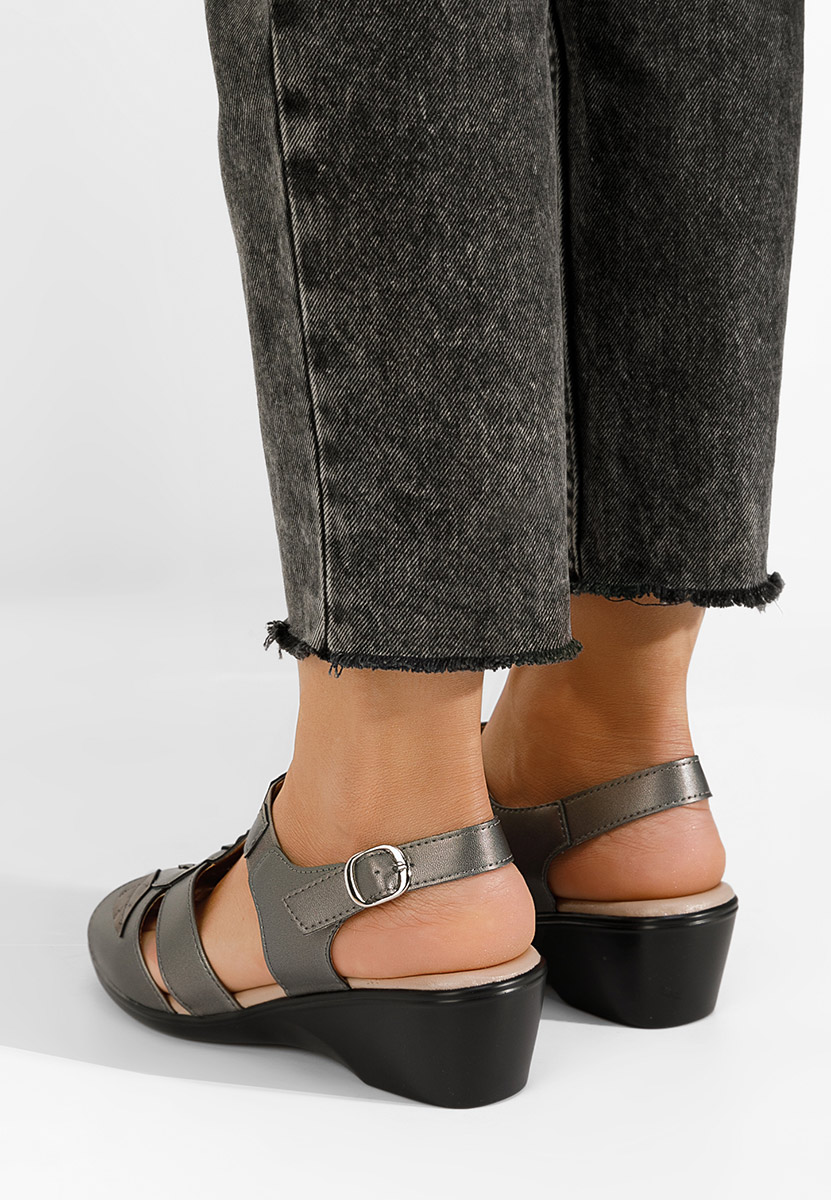 Sandales à talon moyen grise Sendra