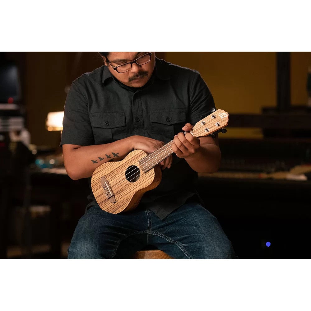 Ortega RFU10ZE Timber Series Natural E/A sopraan ukelele met gigbag