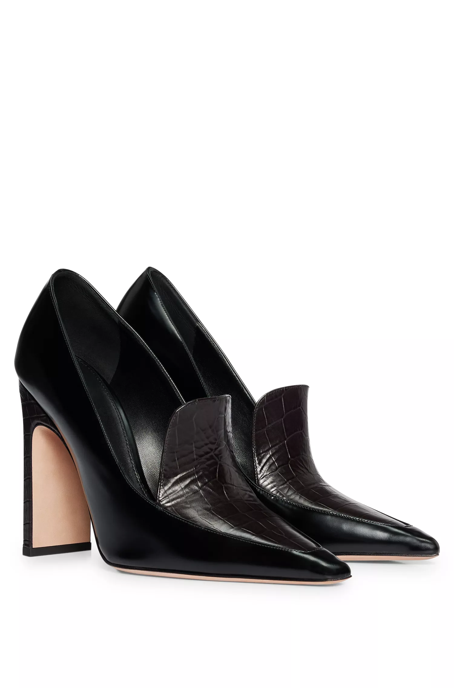 Sapatos de salto alto BOSS em couro preto com detalhes em efeito crocodilo.