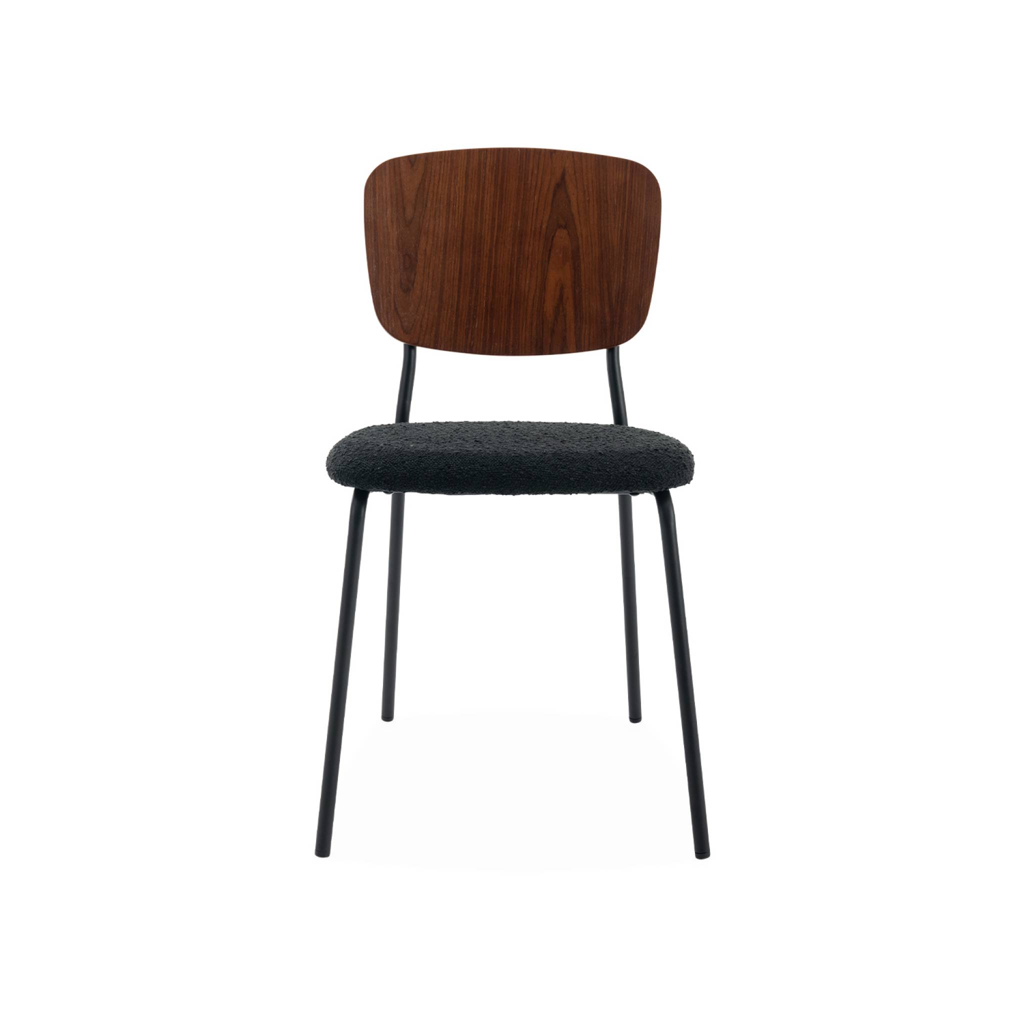 Lot de 2 chaises assise bouclette texturée noire. Dossier bois de peuplier courbé. Pieds en métal noir mat