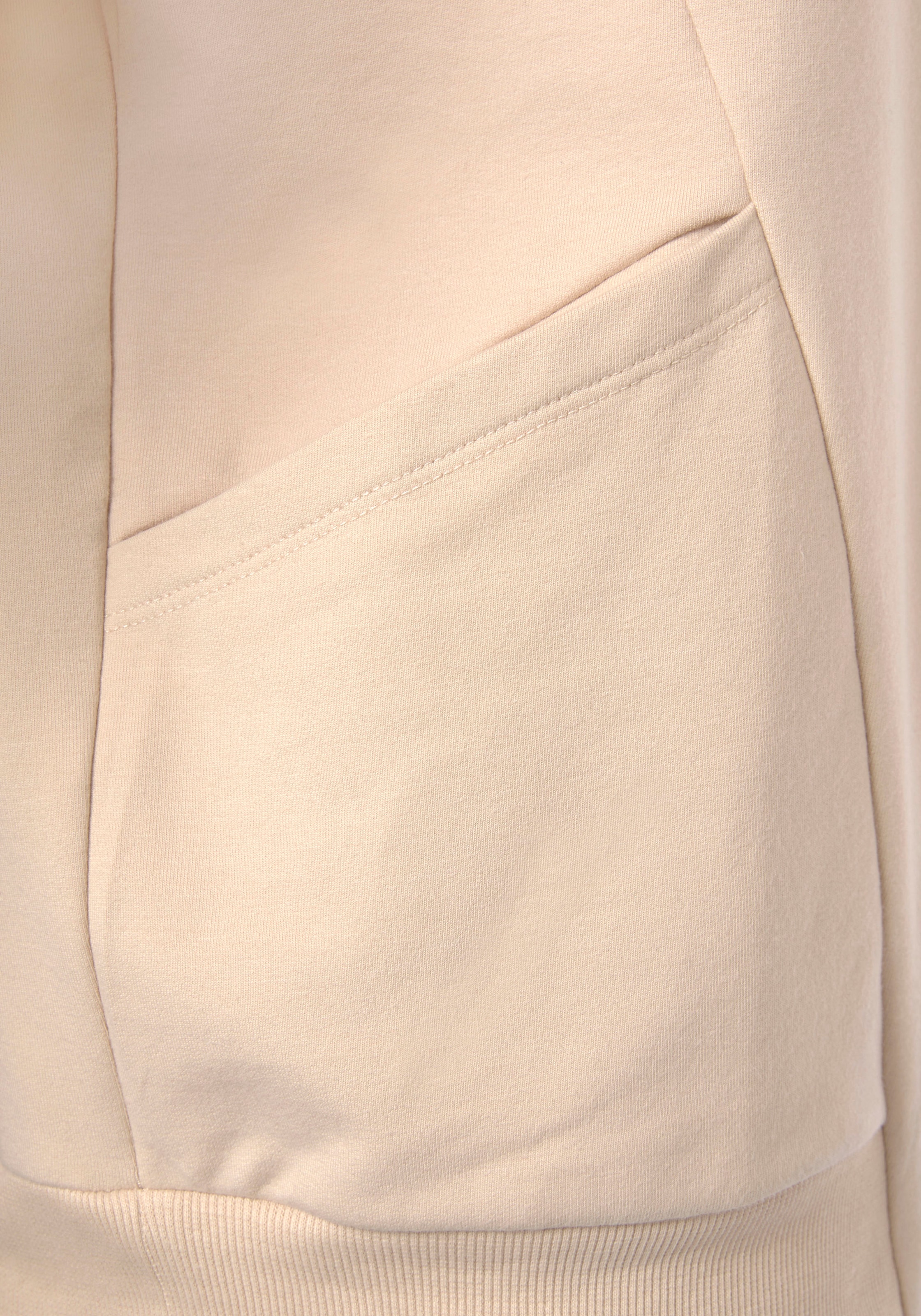 Bench. Loungewear Kapuzensweatjacke , mit sportlichen Teilungsnähten, Loungeanzug