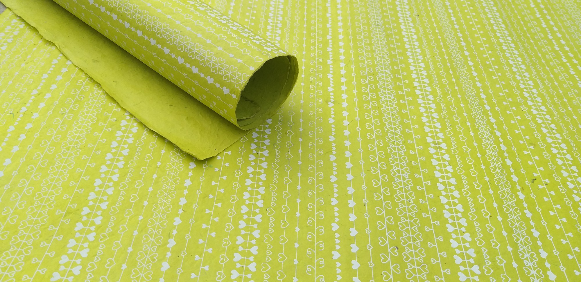 Geschenkpapier 'Herzen', grün, gold, L 76 cm, B 51 cm günstig bestellen