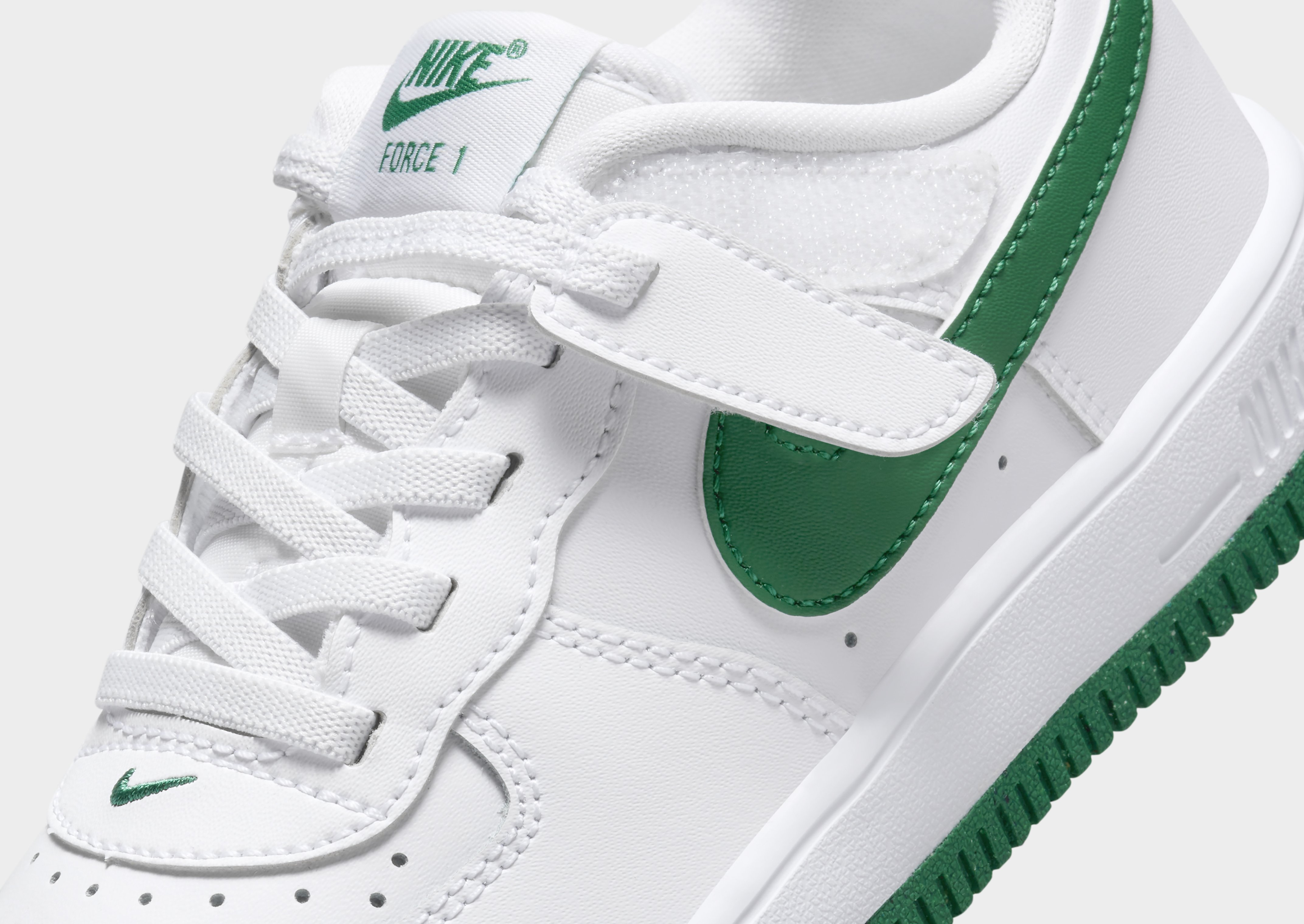 Nike AIR FORCE 1 '07 LV8
