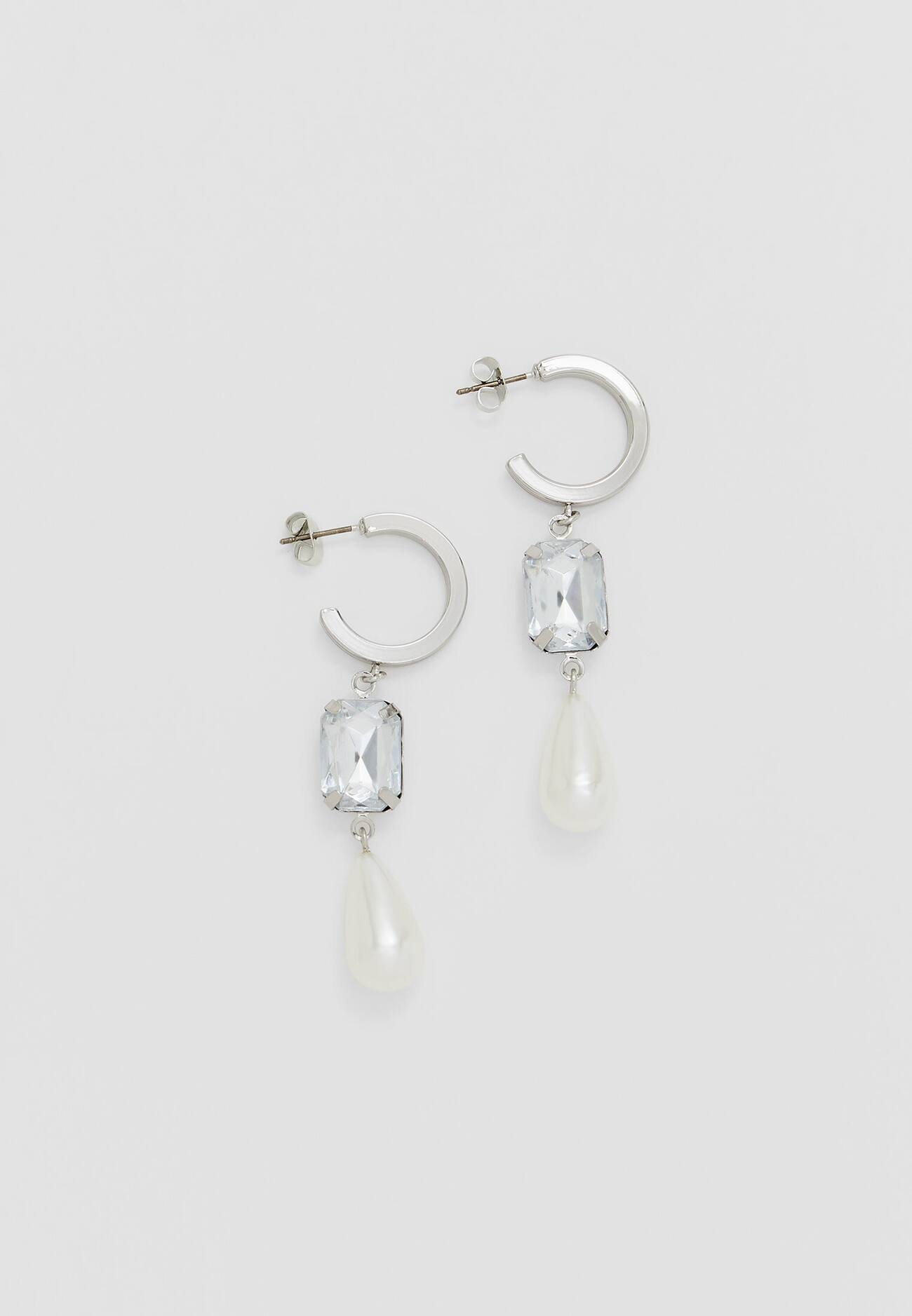 Brincos com strass e pérolas artificiais