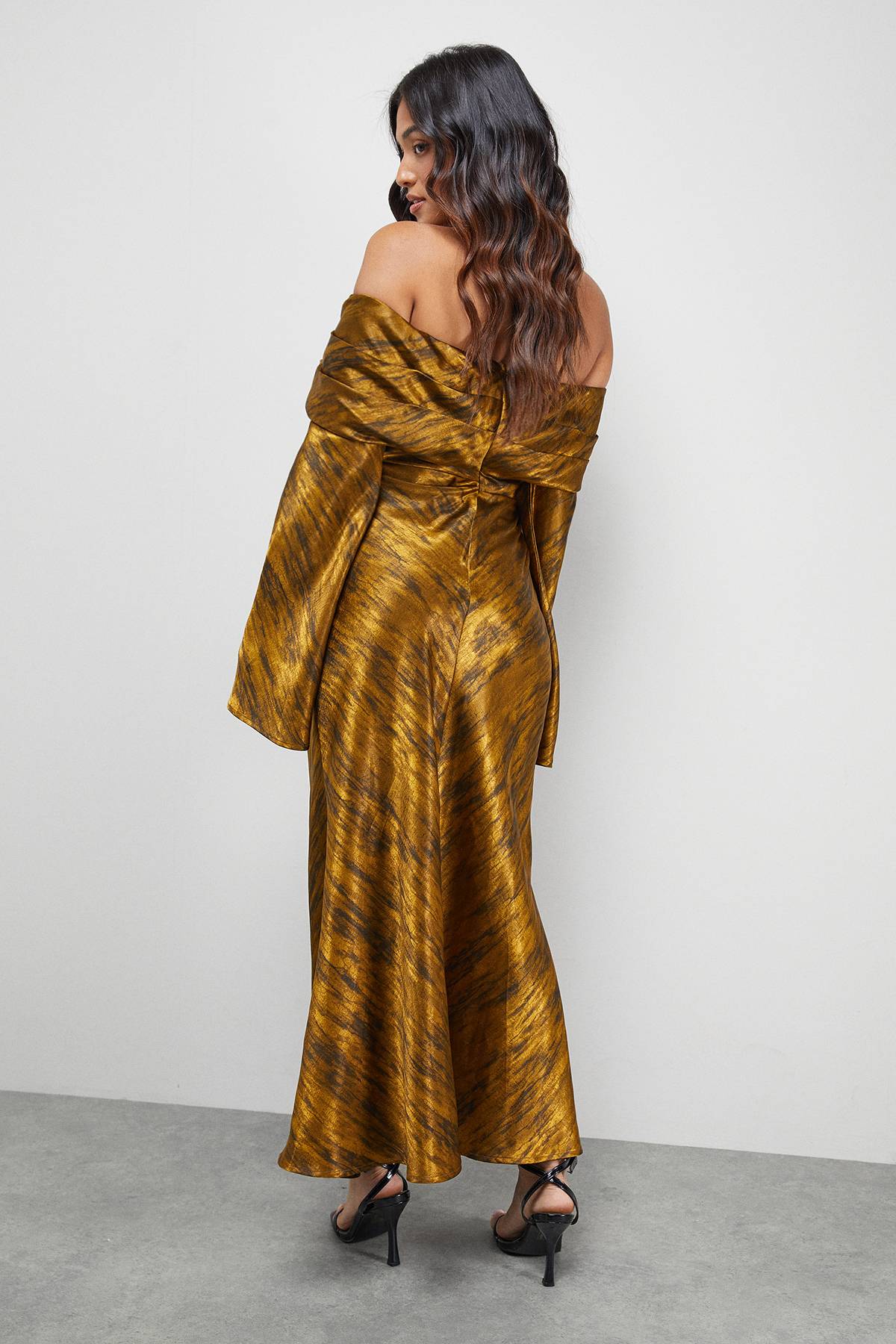 Warehouse Robe Midi Bardot Satinée Scintillante à Pli Rabattu Petite Taille