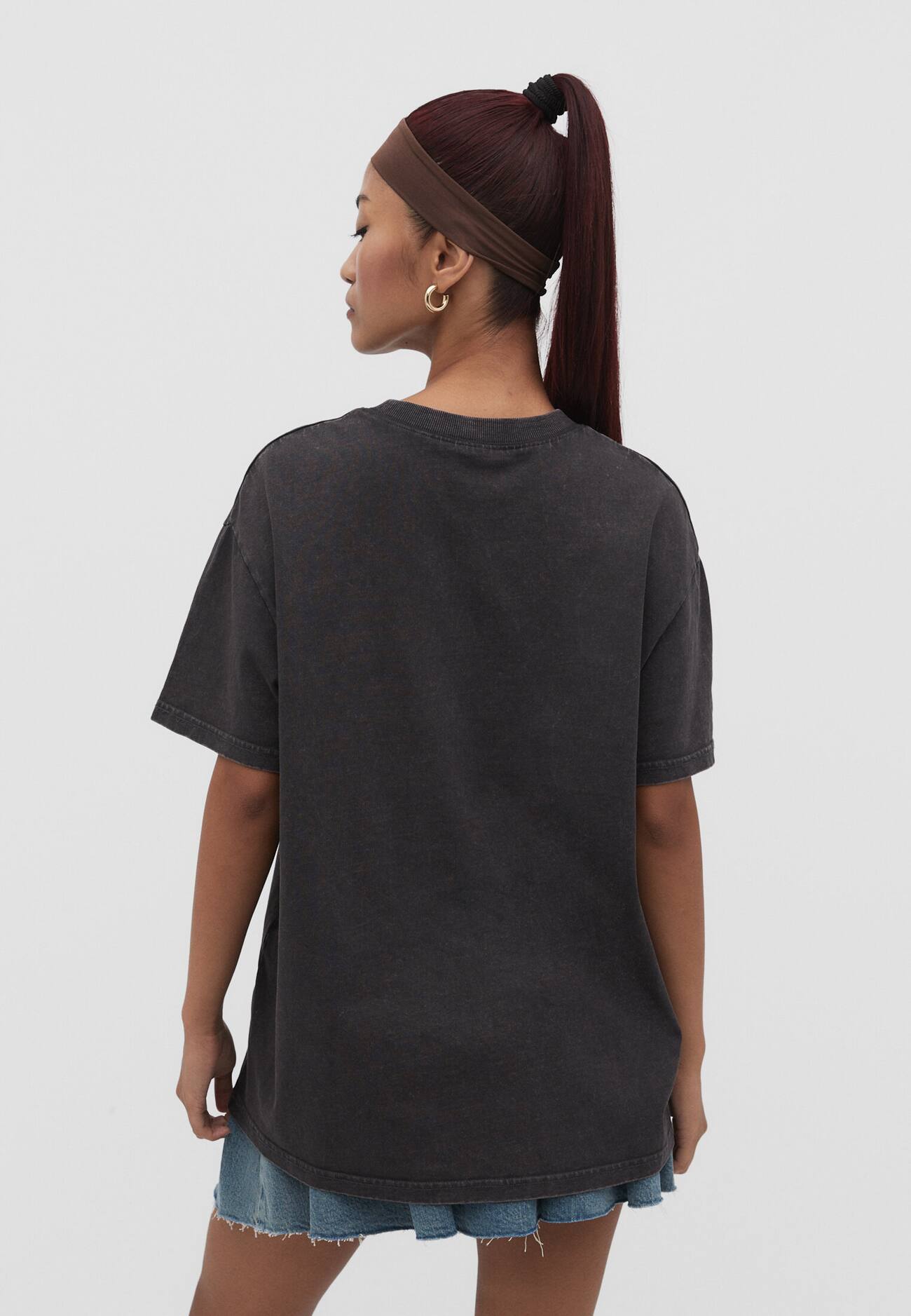 Camiseta com o logo da Dua Lipa