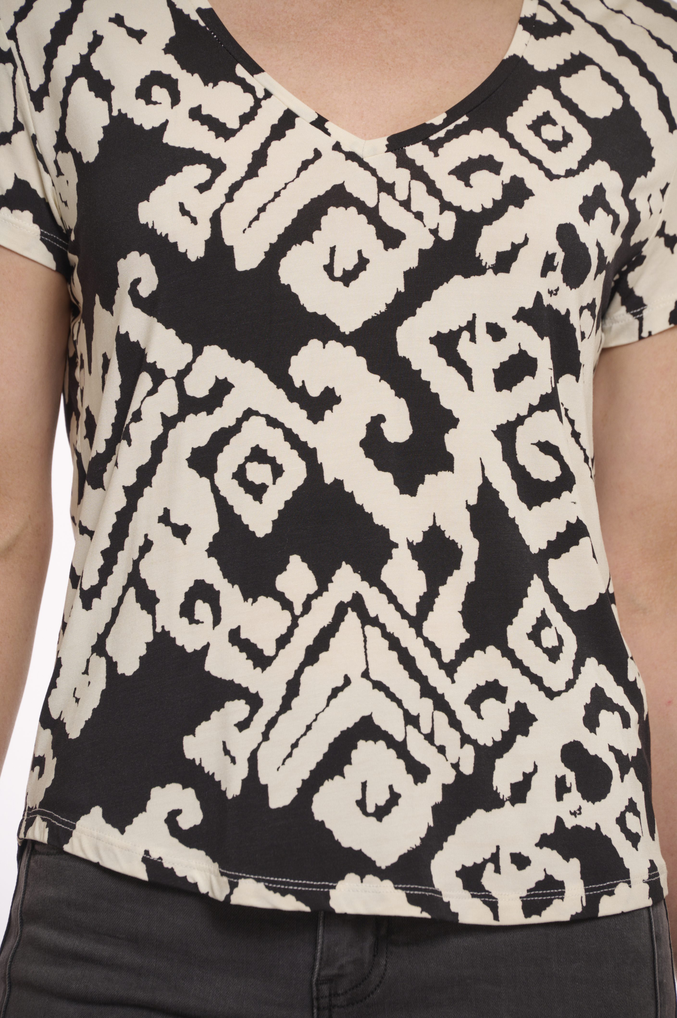 Rino & Pelle - Dewels T-Shirt With Ikat Print - Birch/Black/Ikat