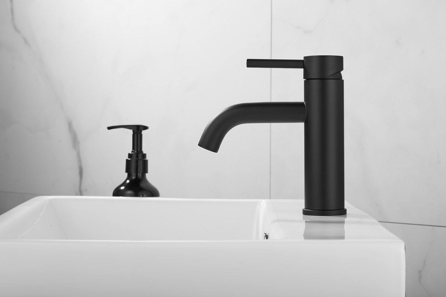Saniclear Plus wastafelkraan zwart mat