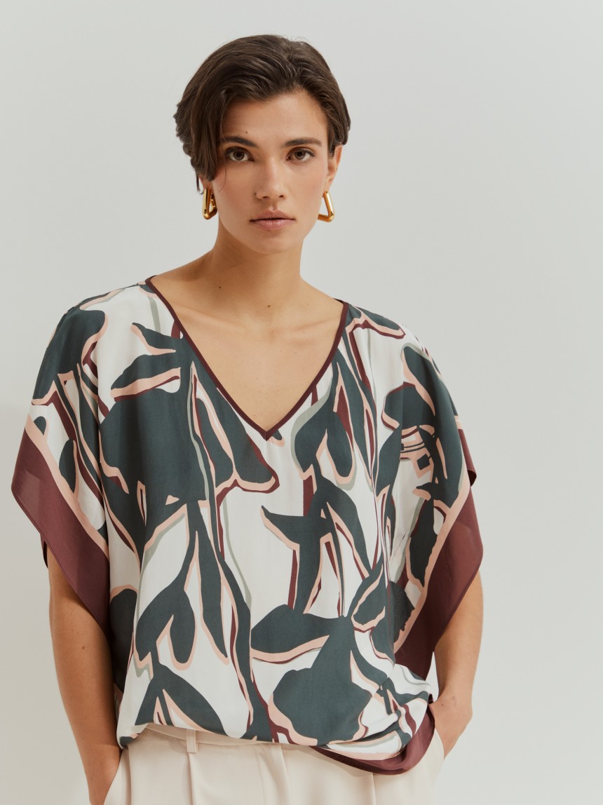 Blusa estampada decote em V