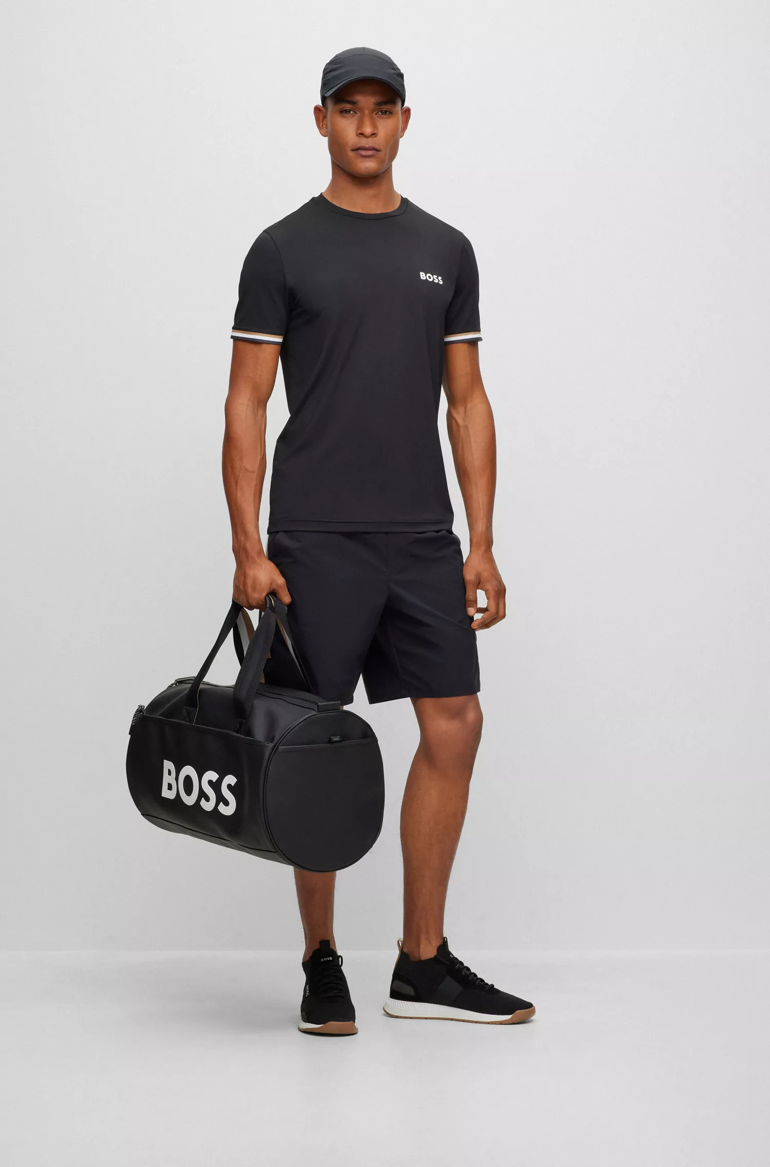 Camiseta BOSS Green - BOSS x Matteo Berrettini com gola redonda e listras características.