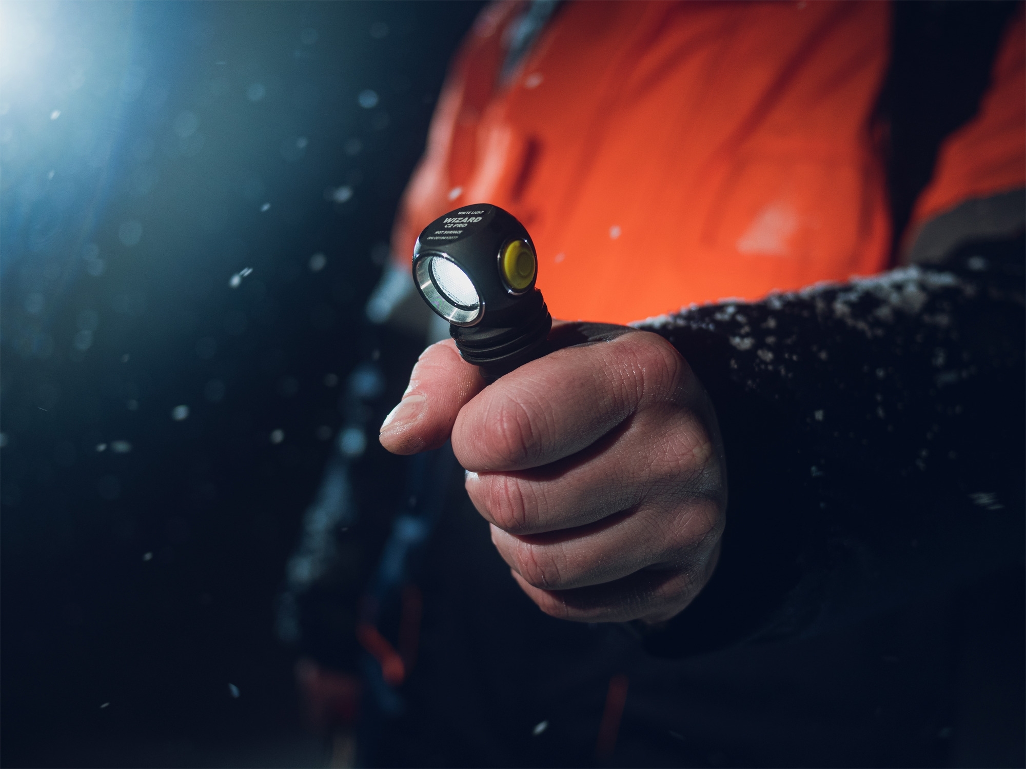 Armytek Wizard C2 Pro Magnet USB Multifunktionstaschenlampe mit Anzeige von Temperatur / Ladezustand / Status schwarz