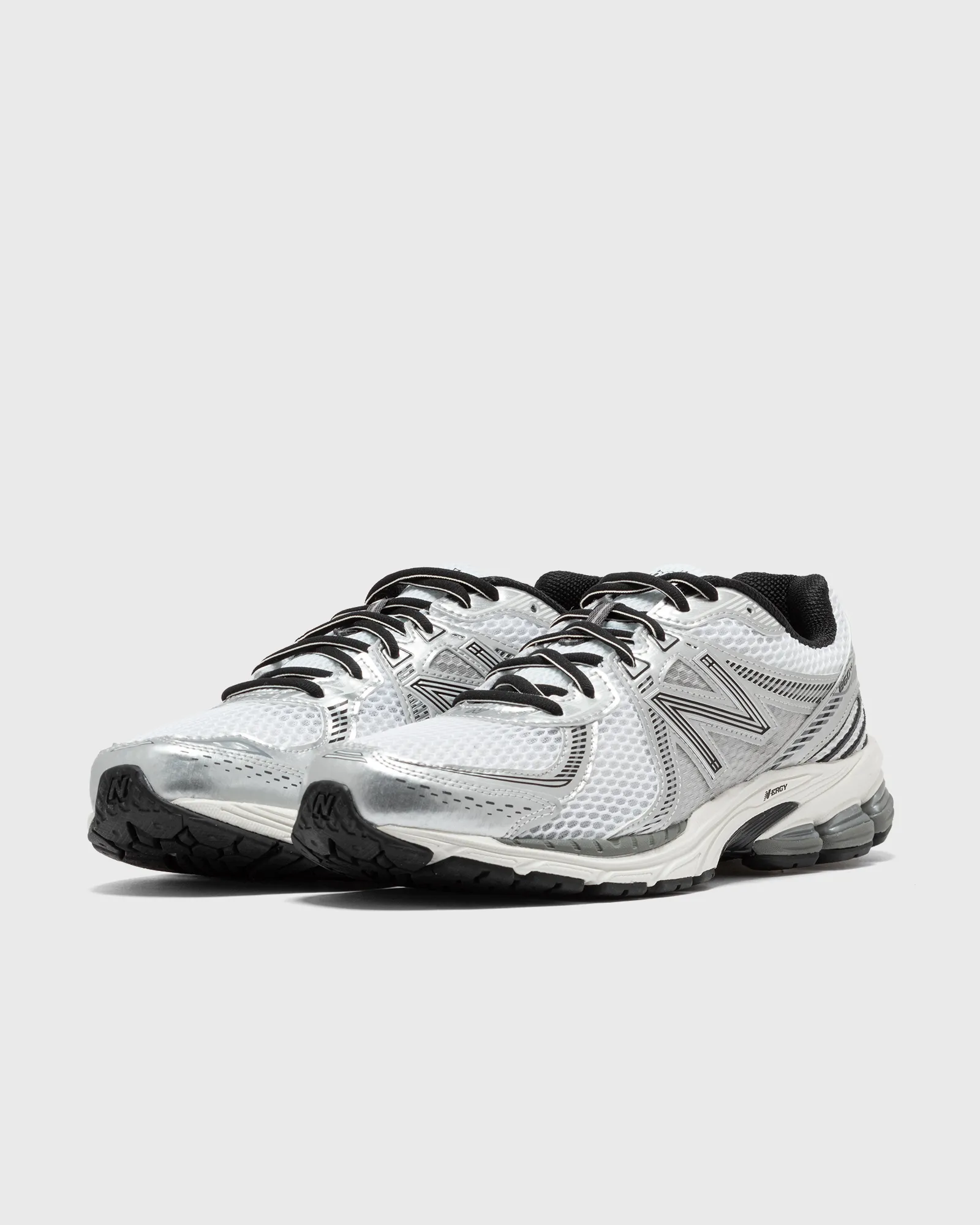 New Balance 860