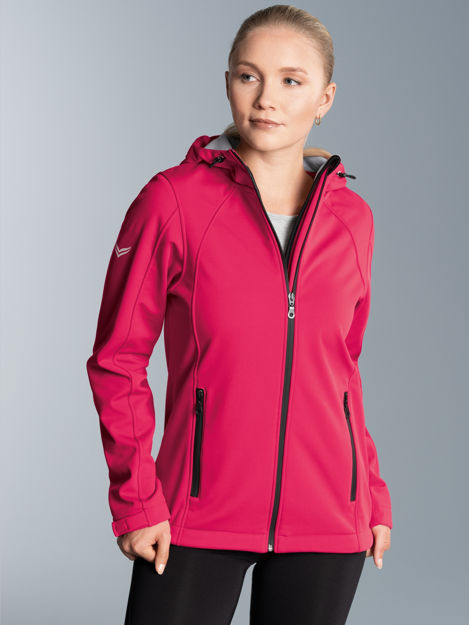 Taillierte Softshell–Kapuzenjacke Koralle