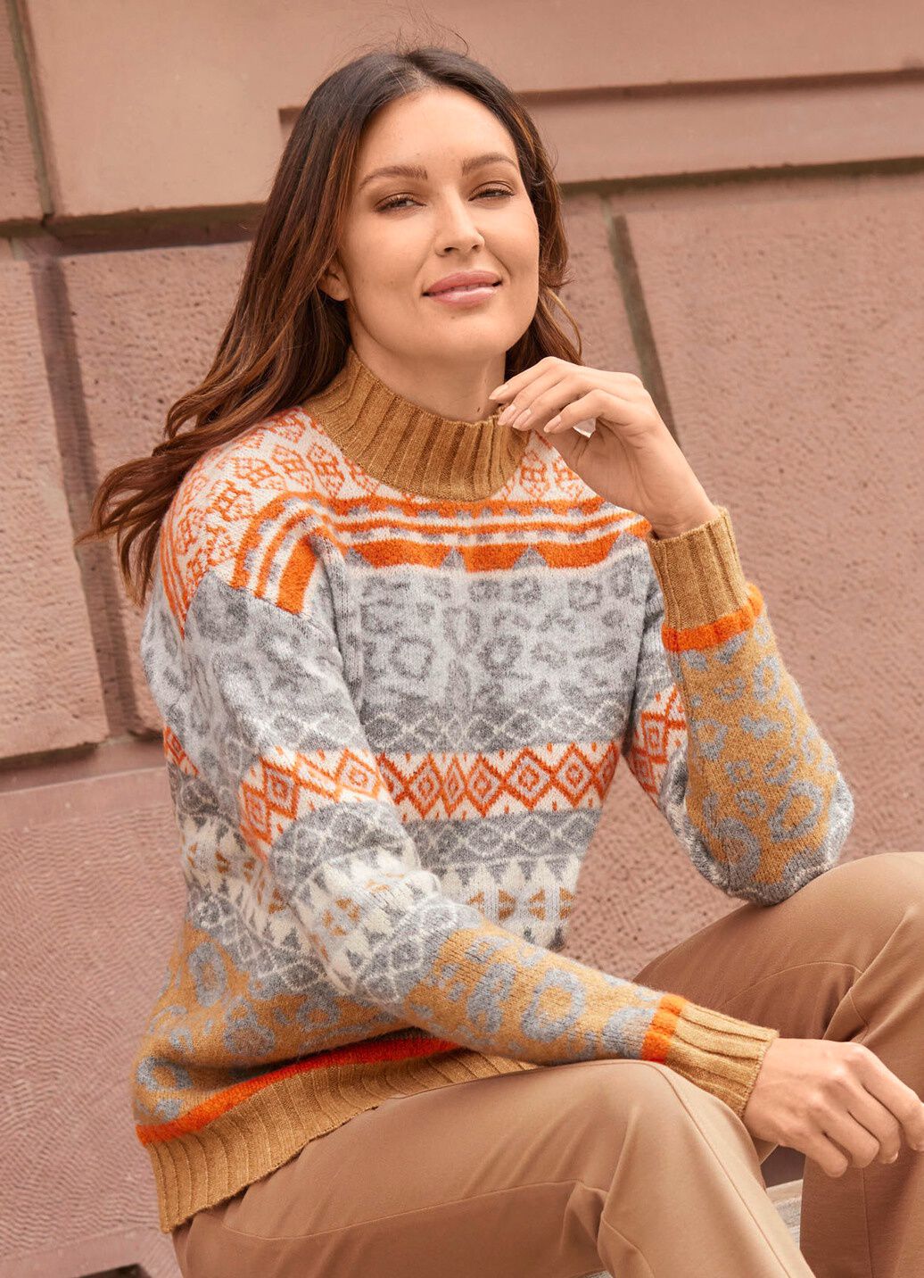 Pullover in aufwendigem Mustermix