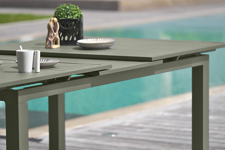 Table de jardin extensible Miami en aluminium coloris kaki L.180/240 x l.100 x H.77 cm