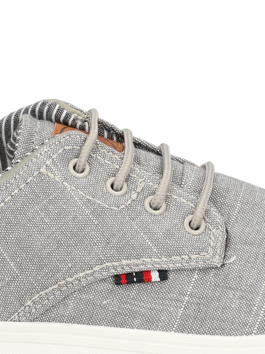 Canvas Sneaker
