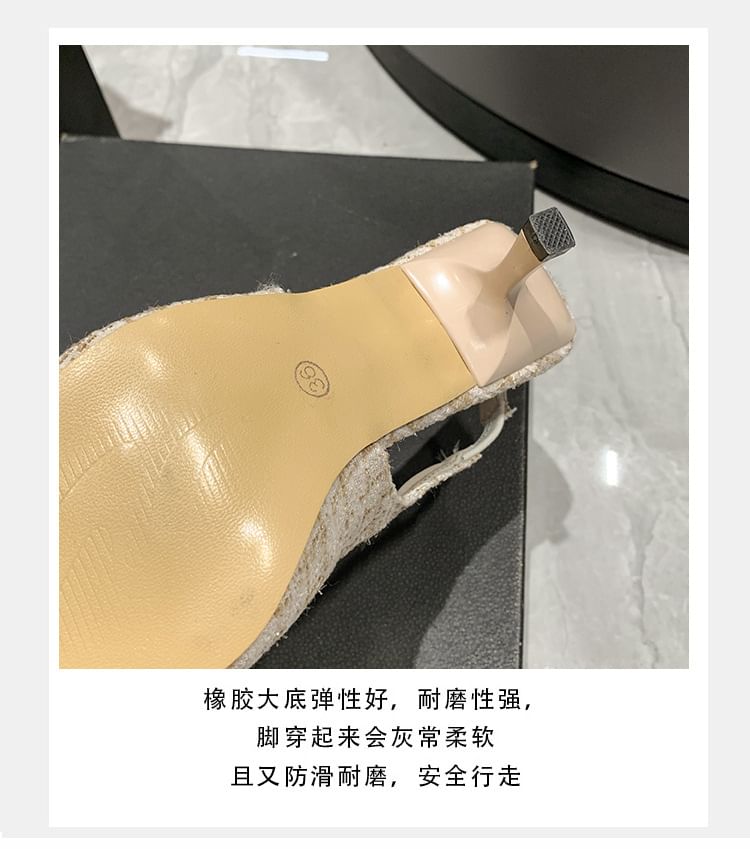 Terute - Puntige geruite slingback kitten heel sandalen