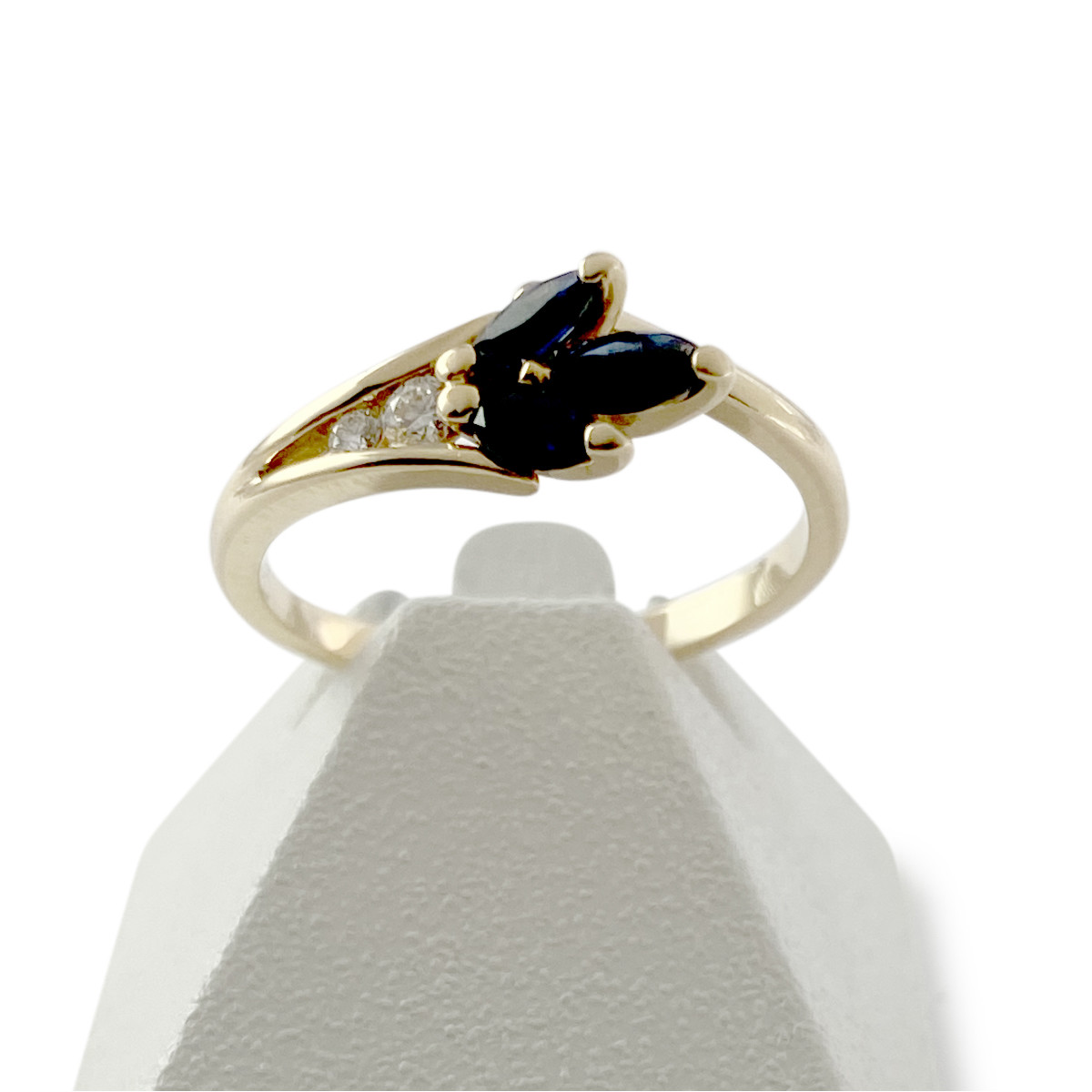 Bague d'occasion or 750 jaune diamants saphirs