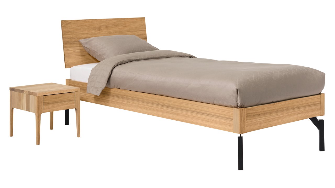 Bed Sky met hoofdbord hout en poten metaal eiken honing