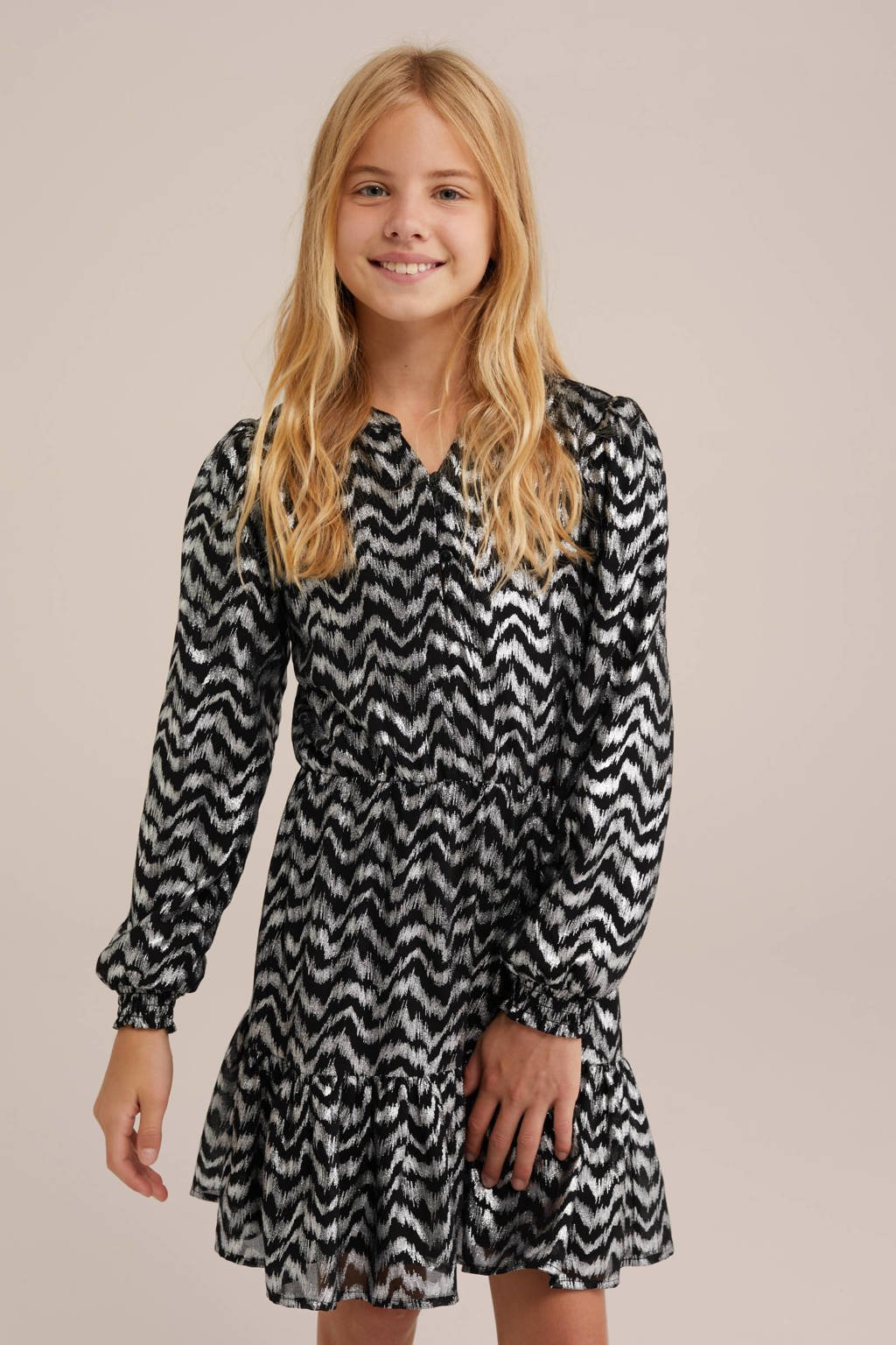WE Fashion jurk met all over print en ruches zilver/zwart