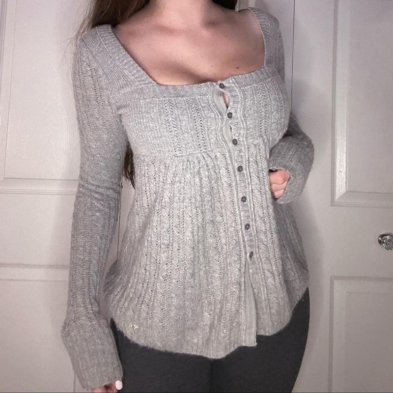 Sosana - Lange mouwen, vierkante hals, effen kabelgebreide trui met knoopjes en slim fit