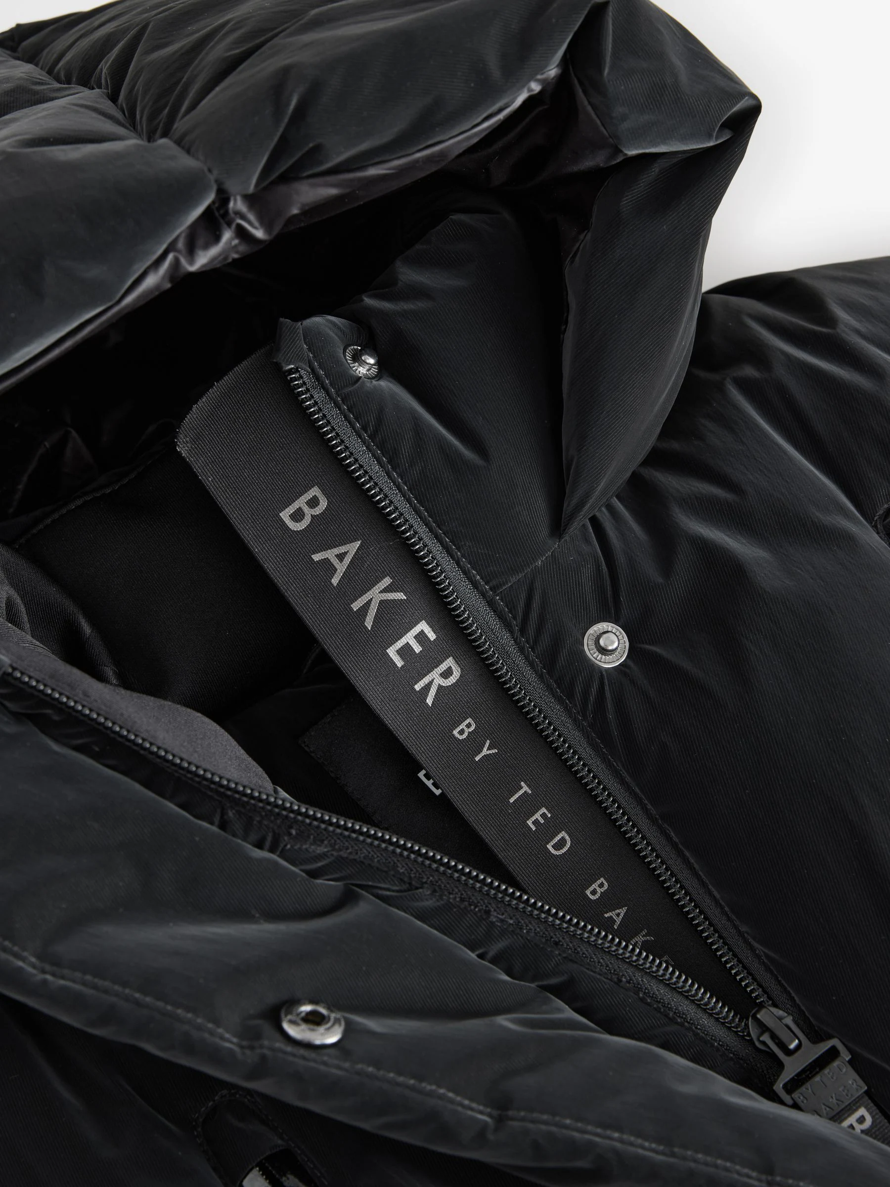 Baker by Ted Baker - Lange gewatteerde zwarte regenbestendige parka met riem
