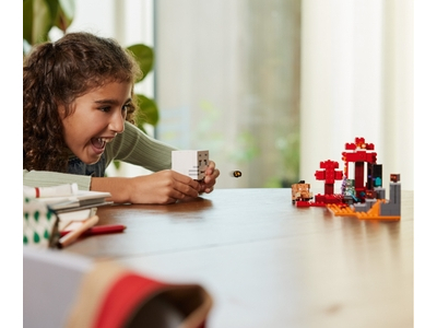 LEGO Hinderlaag bij het Nether-portaal (21255)