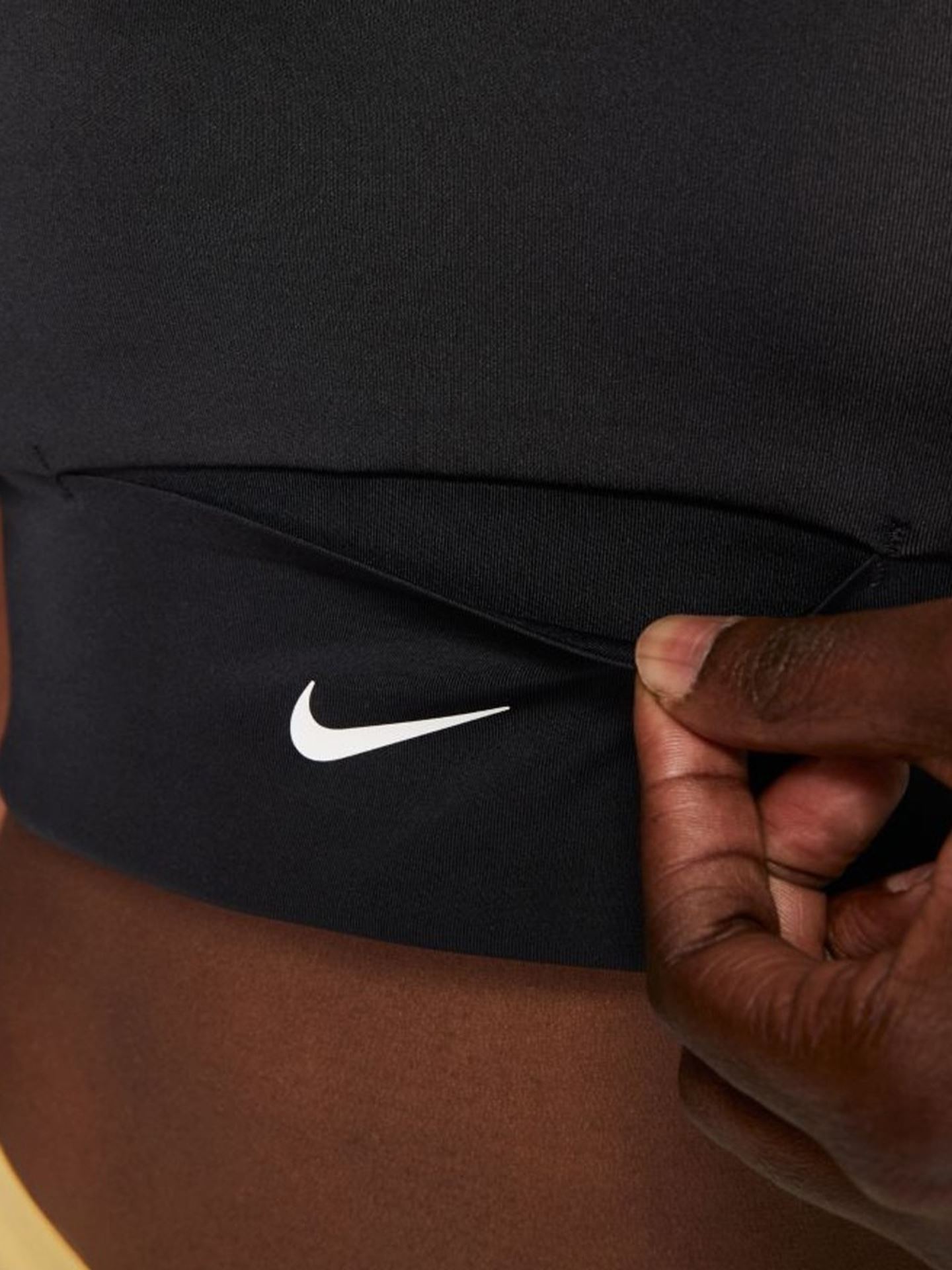 Swoosh Icon Clash Sports Bra