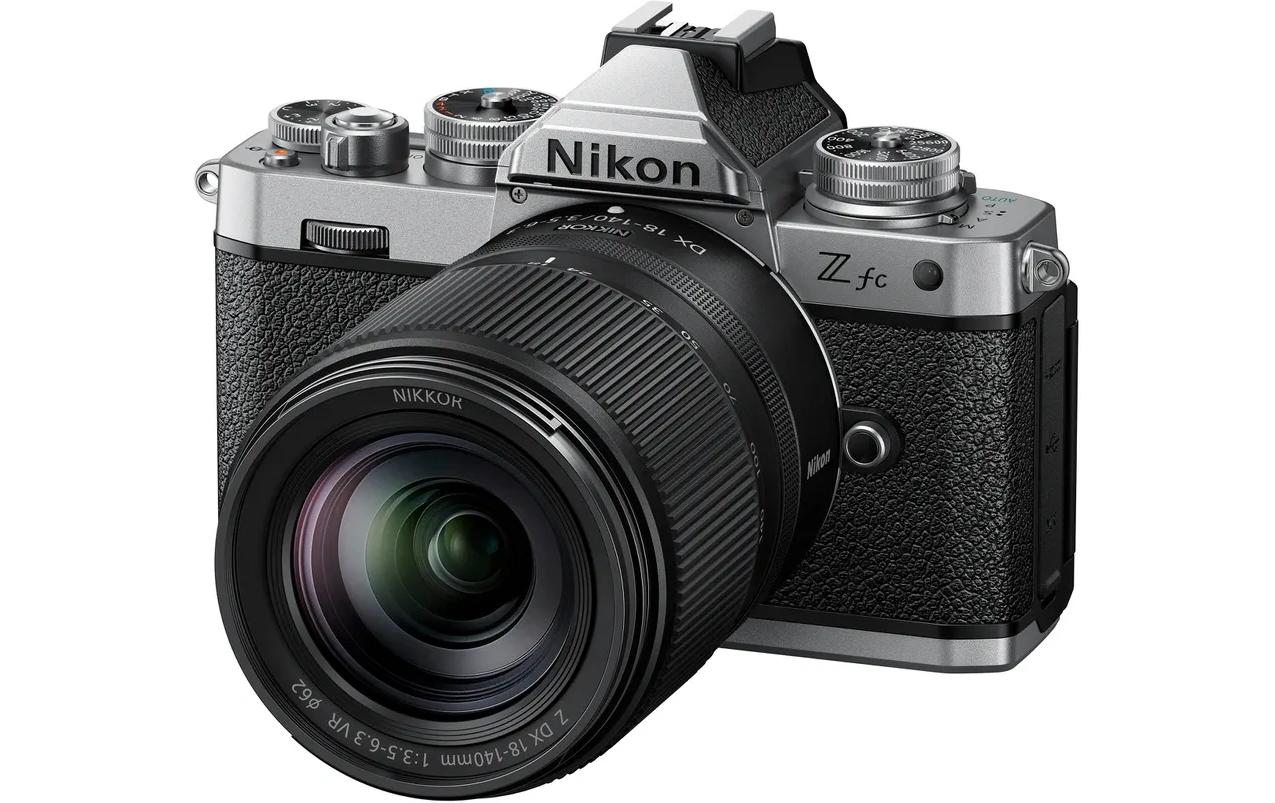 Fotokamera ZFC KIT 18-140 MM<br>Einzigartige Systemkamera in klassischem Nikon-Design mit 18-140mm Objektiv