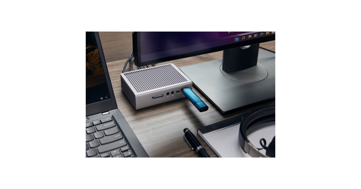KingstonIronKey Vault Privacy 50 16 GB usb-stick  (Lichtblauw/zwart, USB-A 3.2 Gen 1 (5 Gbit/s))