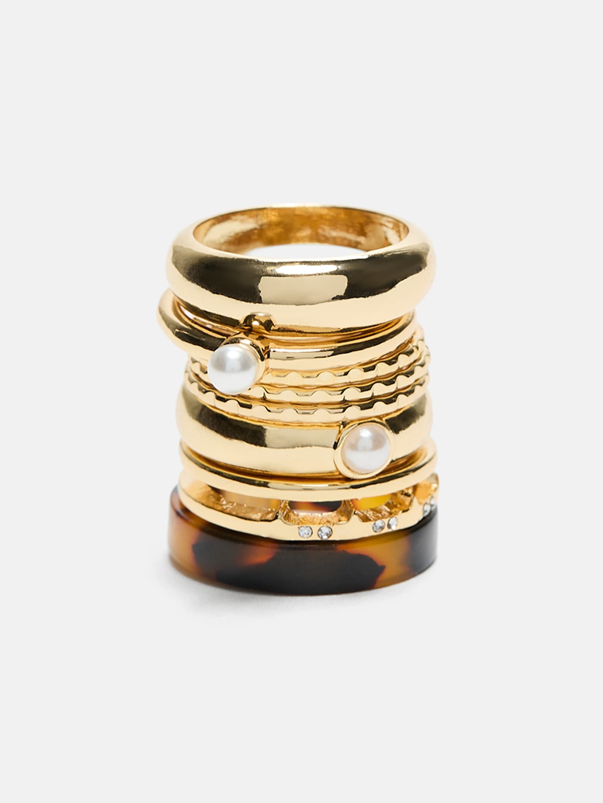 Conjunto de anéis empilháveis em tom dourado