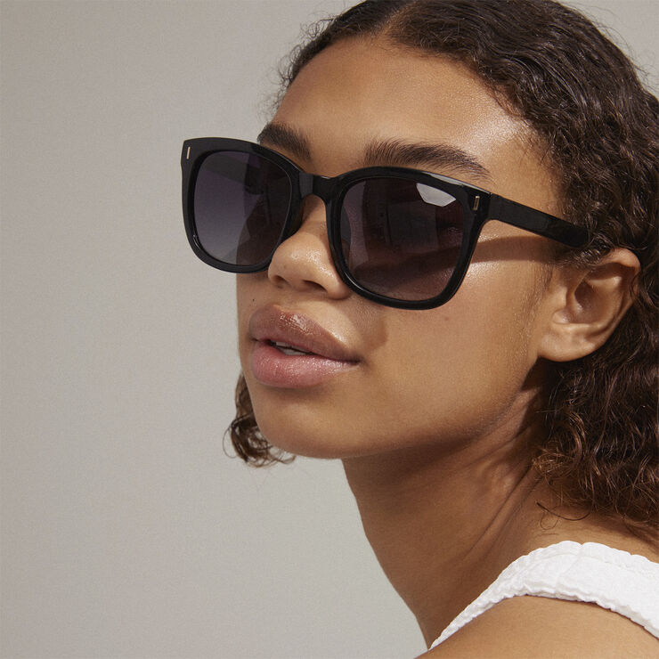 Pilgrim KATYA recycled iconic retro sunglasses black Sort