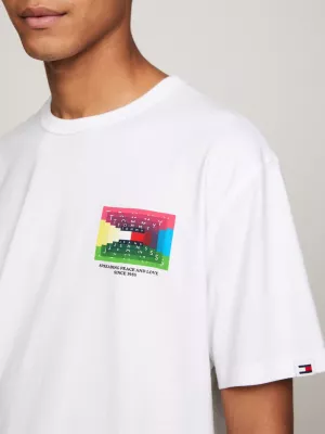 Camiseta com estampa do logo nas costas