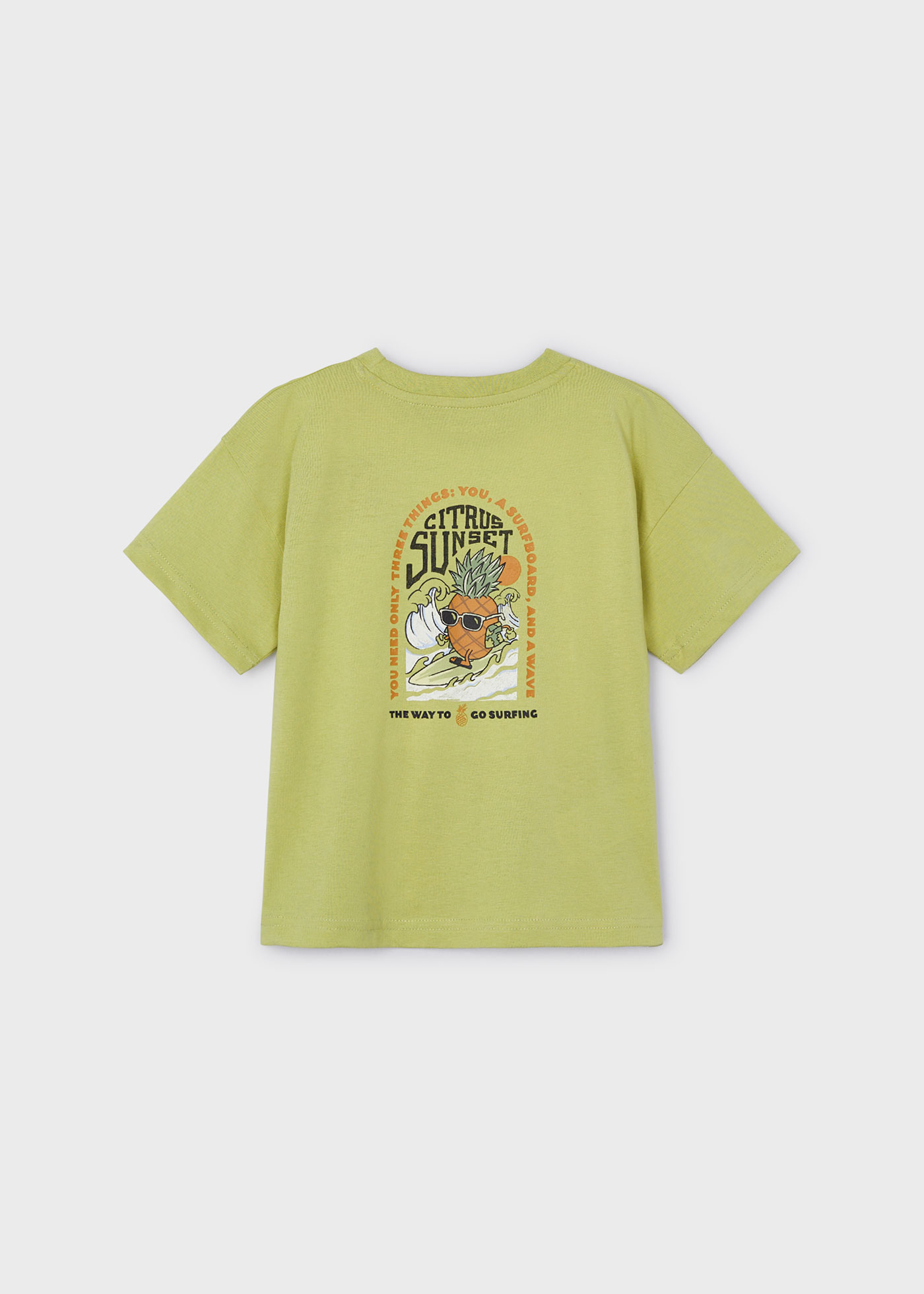 Camiseta infantil Better Cotton com estampa nas costas
