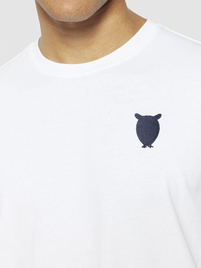 Knowledge Cotton Apparel Regular fit owl chest embroidery t-shirt - GOTS/Vegan Hvid