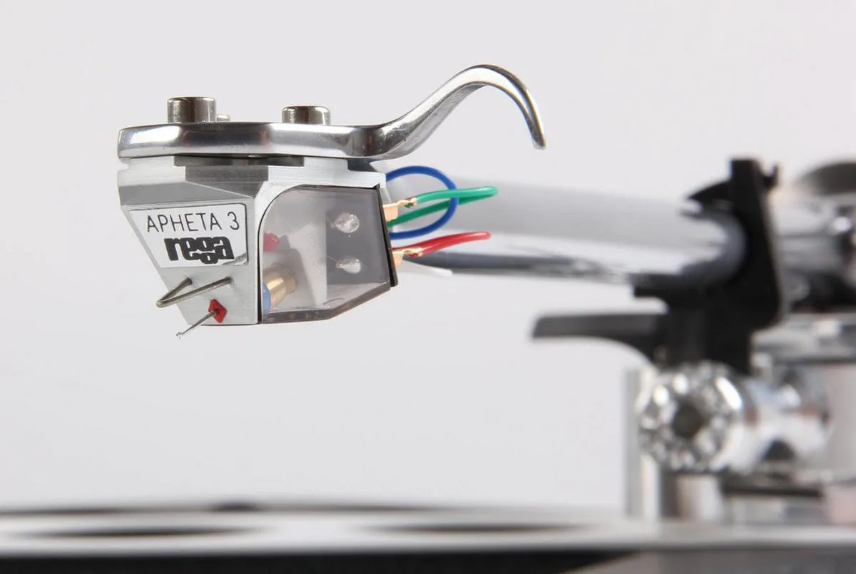 Rega Planar 10   cellule Apheta 3 Platines vinyle hi-fi