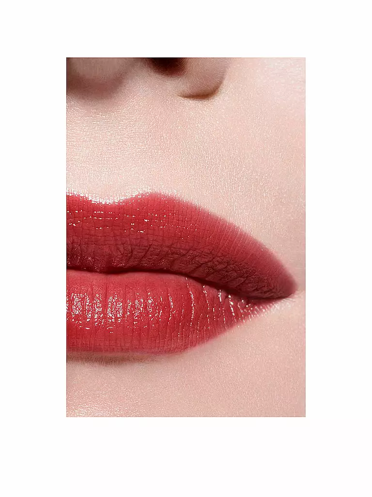 CHANEL   DER GETÖNTE UND FEUCHTIGKEITSSPENDENDE BALSAM, DESSEN FARBINTENSITÄT SICH GANZ INDIVIDUELL ANPASSEN LÄSST, SORGT TAG FÜR TAG FÜR WUNDERSCHÖNE LIPPEN 3G rot
