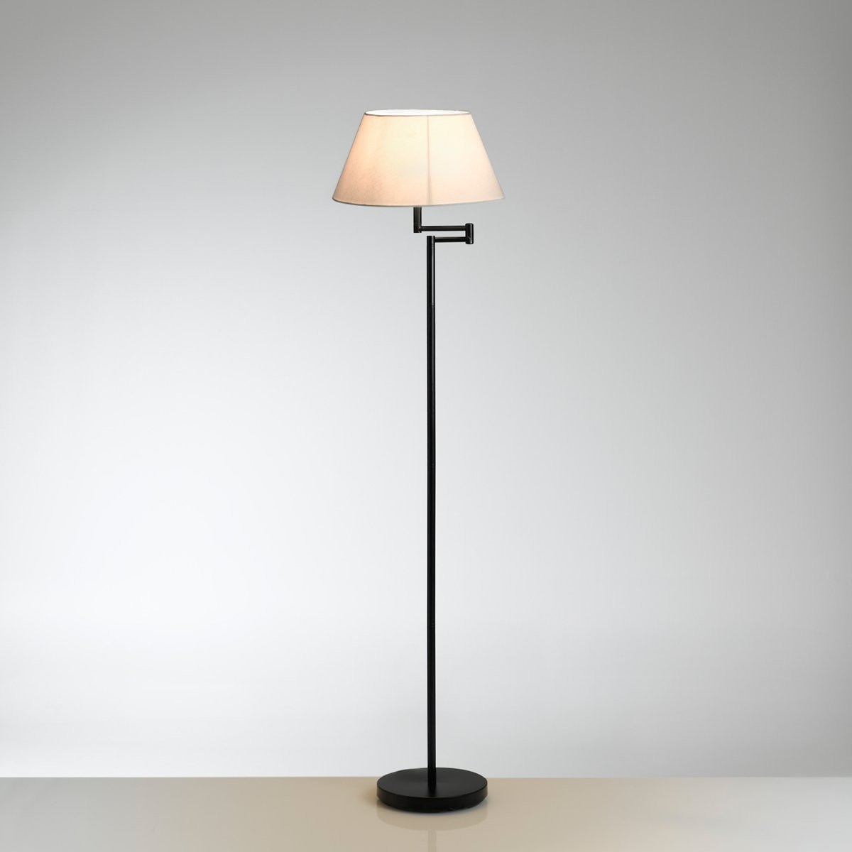 SO'HOME<br>Luminária de pé com braço ajustável, Nyna