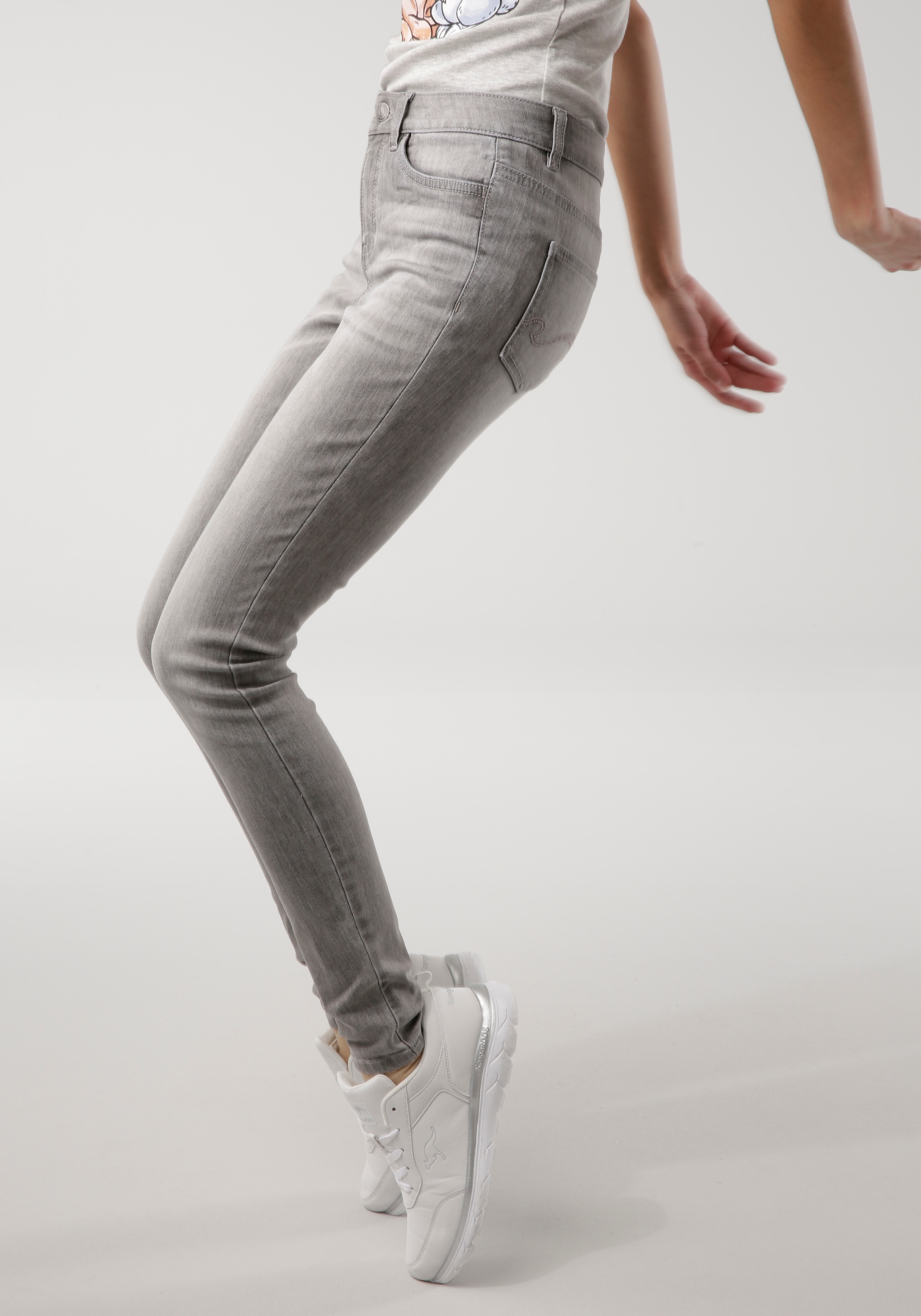 KangaROOS 5-Pocket-Jeans »SUPER SKINNY HIGH RISE«, knöchellang,  mit Used-Optik,  hohe Leibhöhe