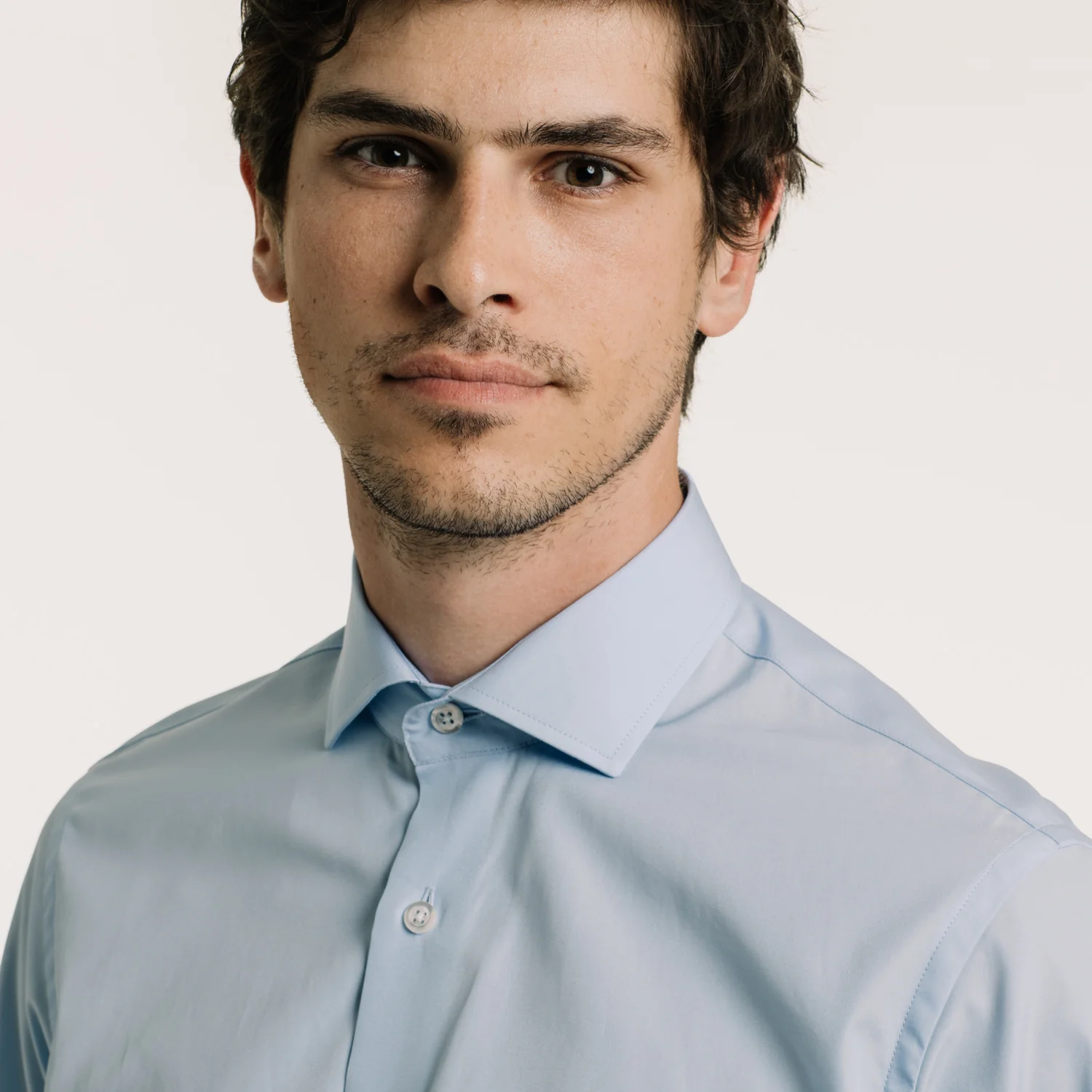 Fitted shirt in blue double-twisted poplin