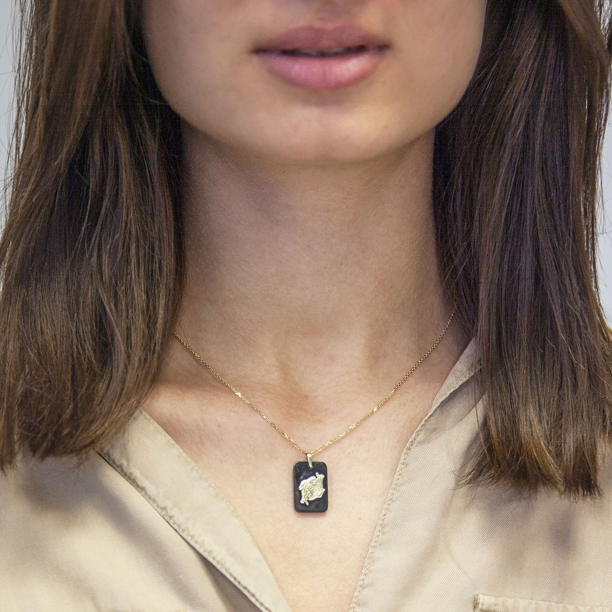 Pendentif or jaune 375 signe zodiaque poisson onyx