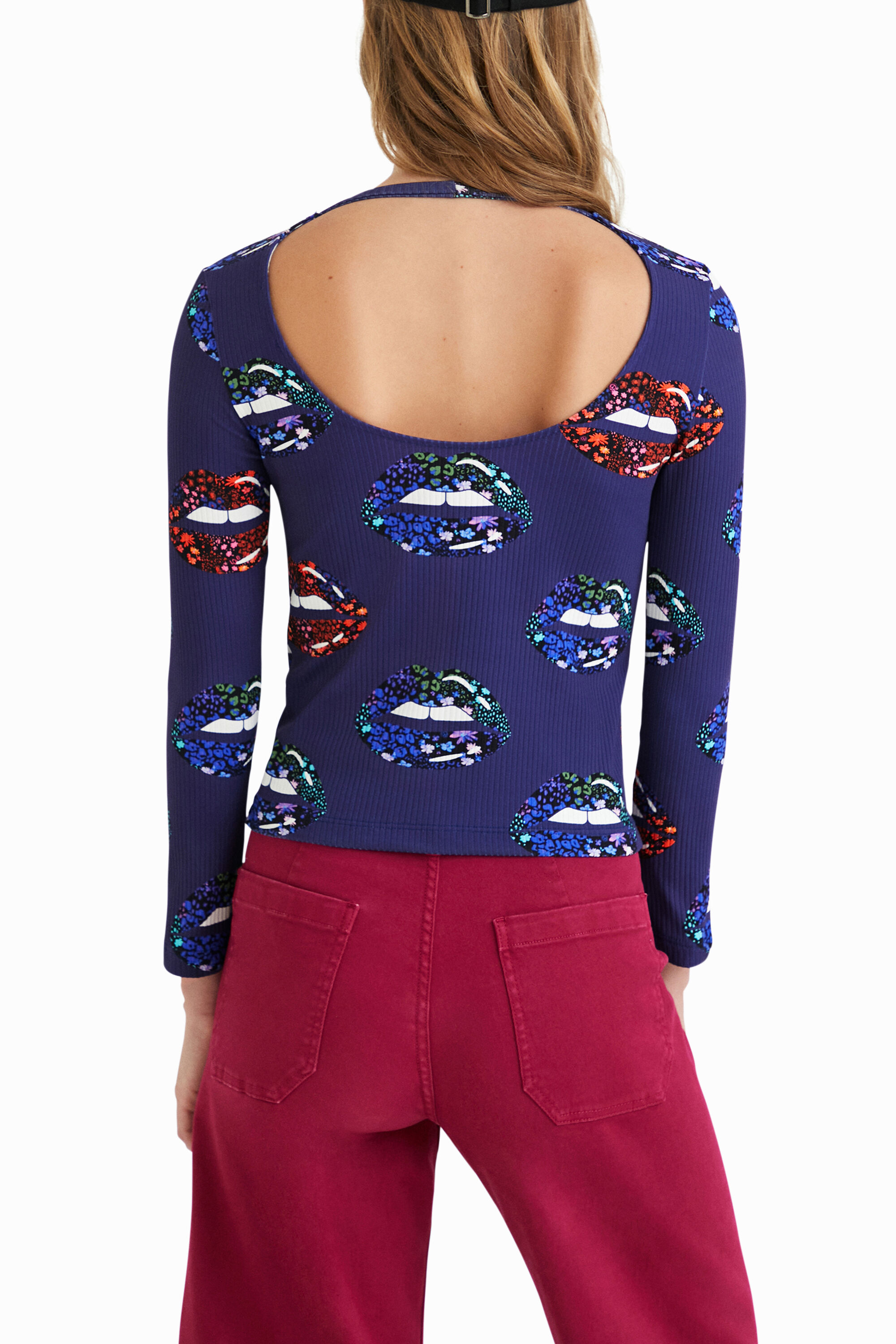 Camiseta Canalé com decote nas costas