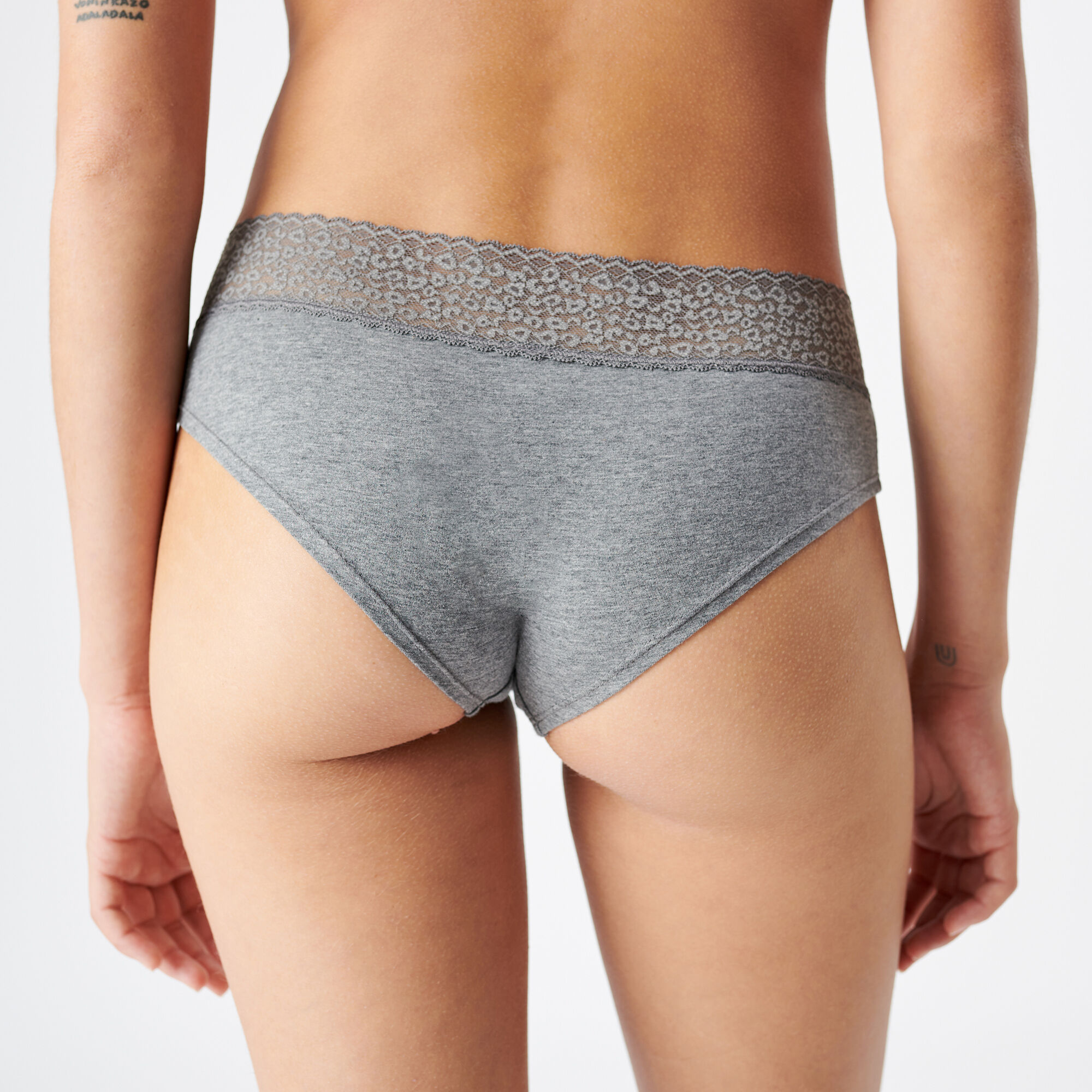 Shorty uni avec dentelle