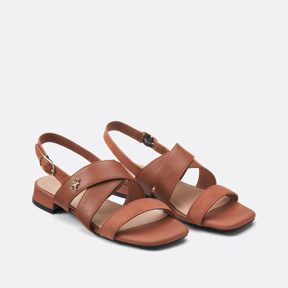 TOMMY HILFIGER<br>Sandálias de couro de salto baixo