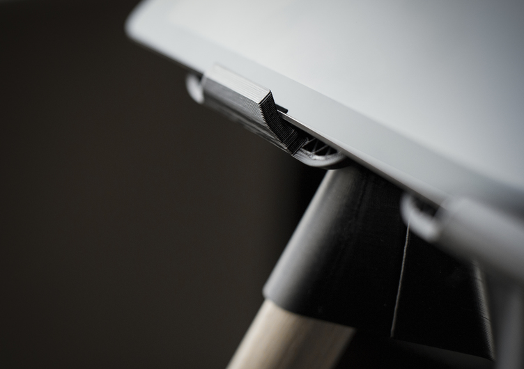 Tons iPad Stand Egetræ med Holder til Smartphone