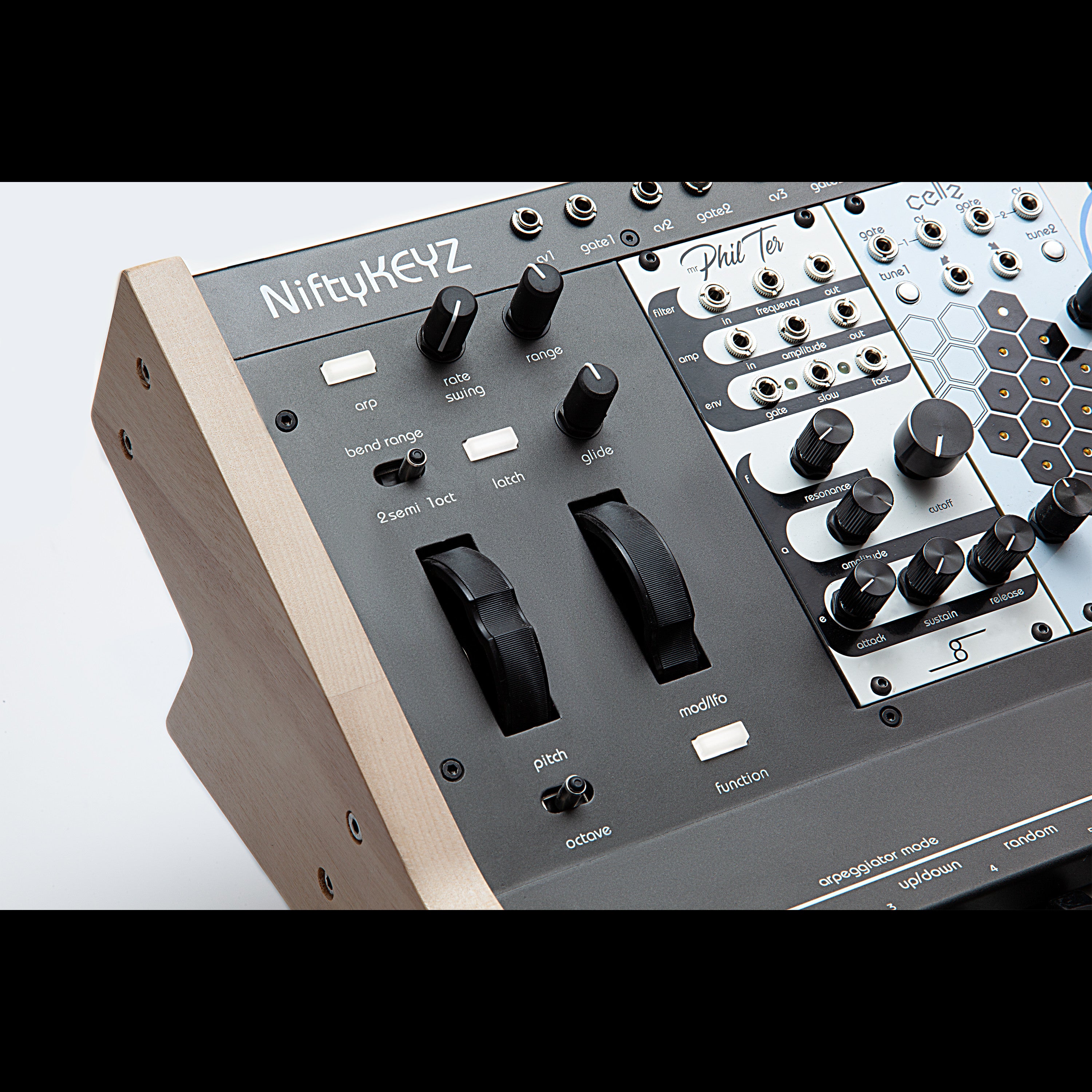 Cre8audio NiftyKEYZ Eurorack case-keyboard