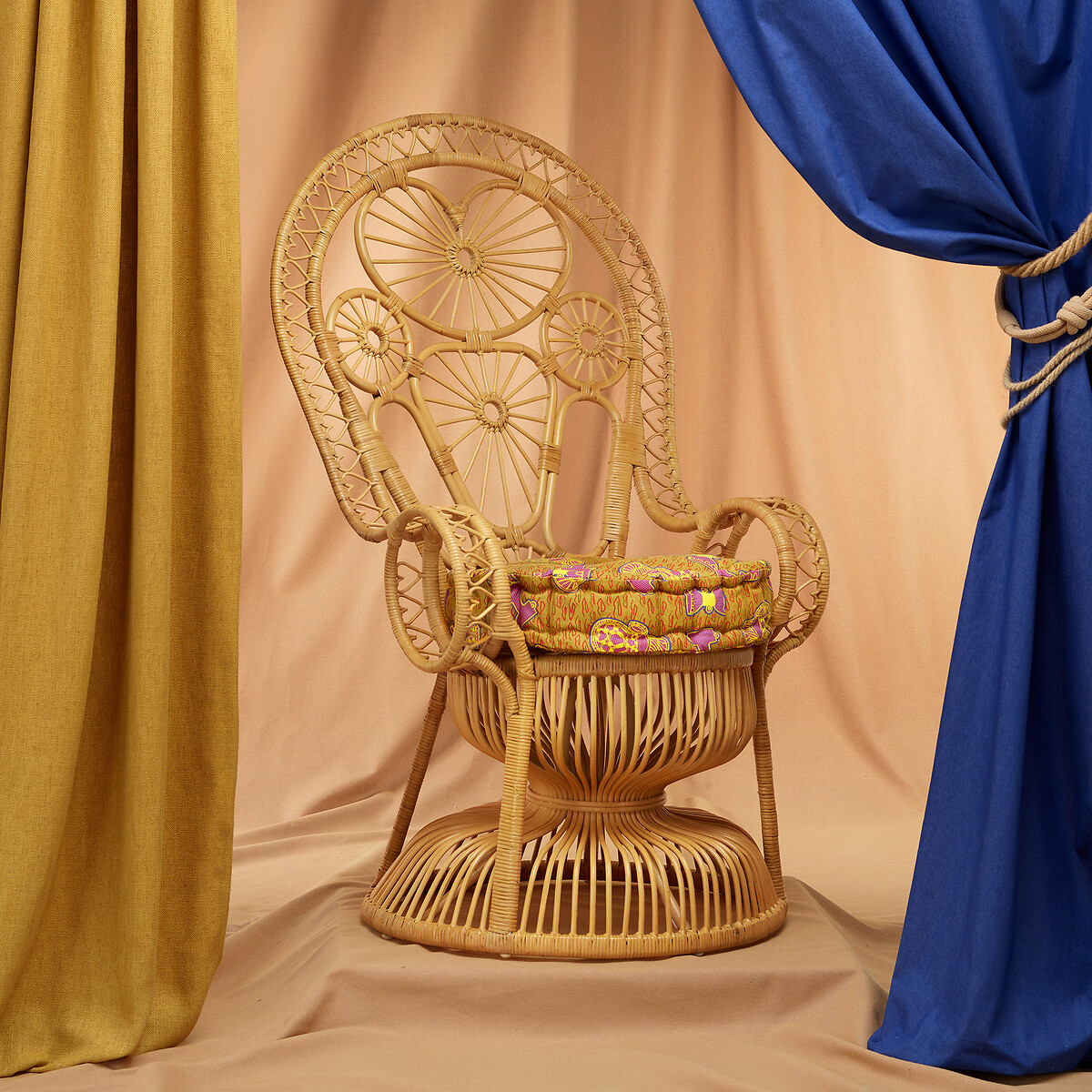 MAMA SHELTER X LA REDOUTE INTERIEURS<br>Poltrona em vime trançado Mamanuelle