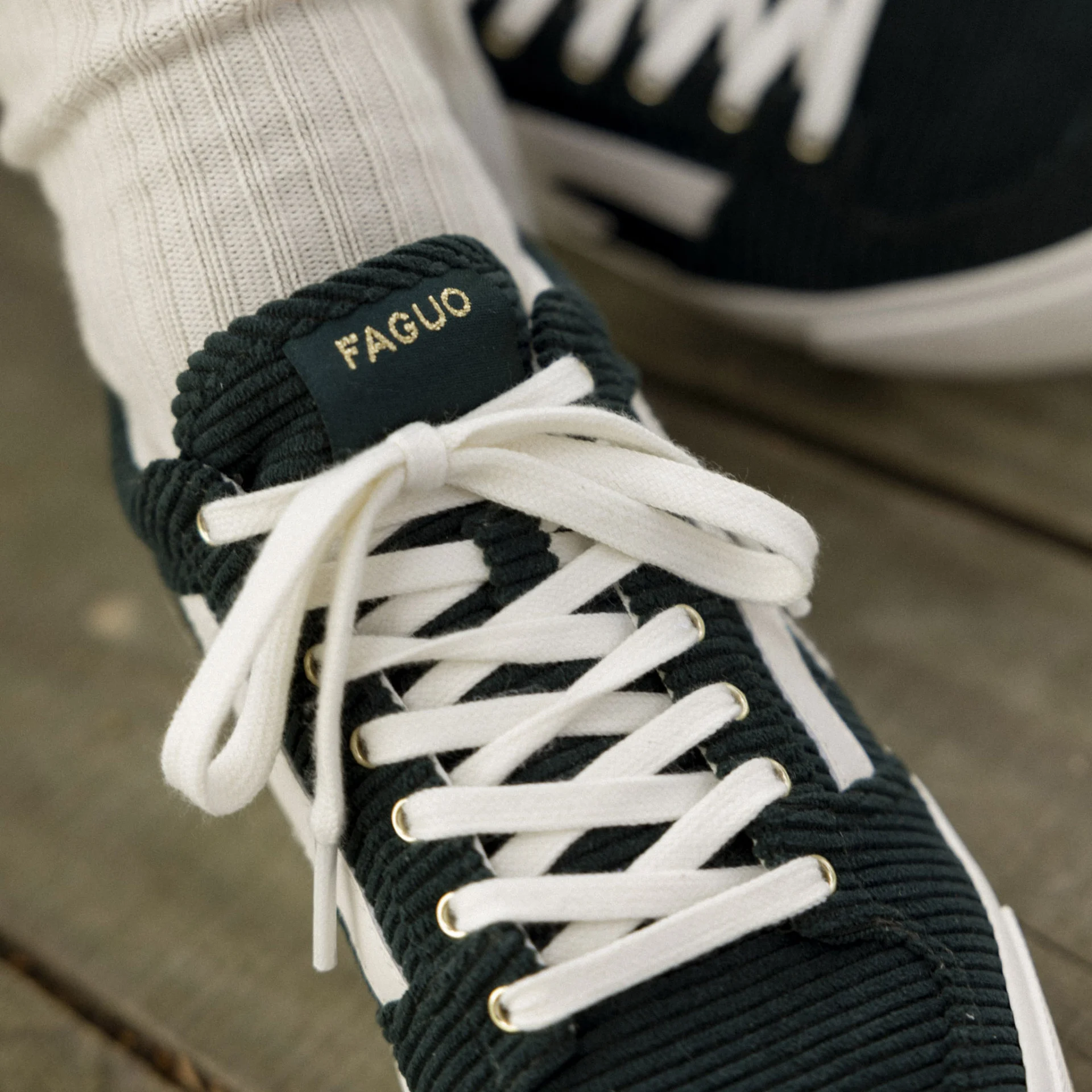 Tennis vert foncé végan en polyester recyclé et pu - modèle Walnut platform