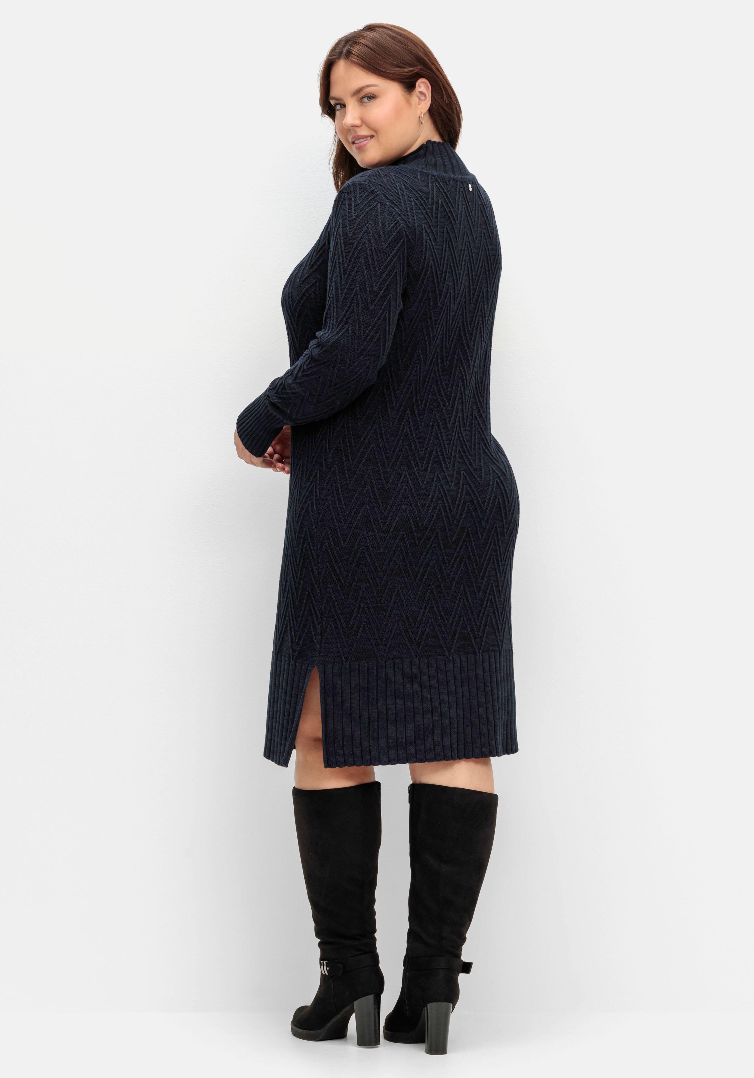 Strickkleid im Zickzack-Ajourmuster