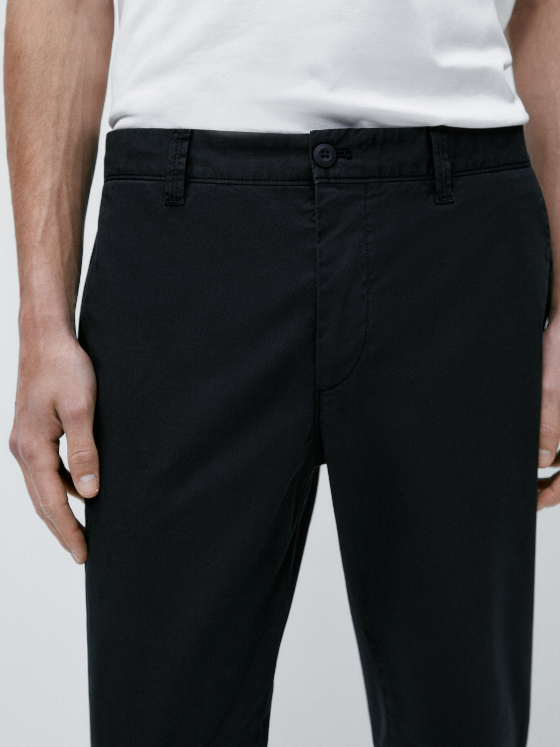 Calça chino em mistura de algodão, corte afunilado - AZUL MARINHO